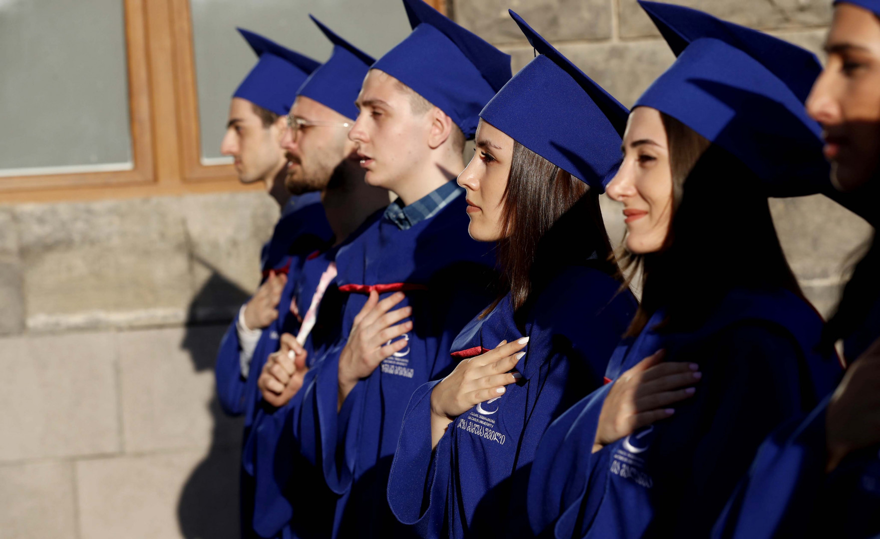  კურსდამთავრებულთათვის დიპლომების გადაცემის ცერემონიალი