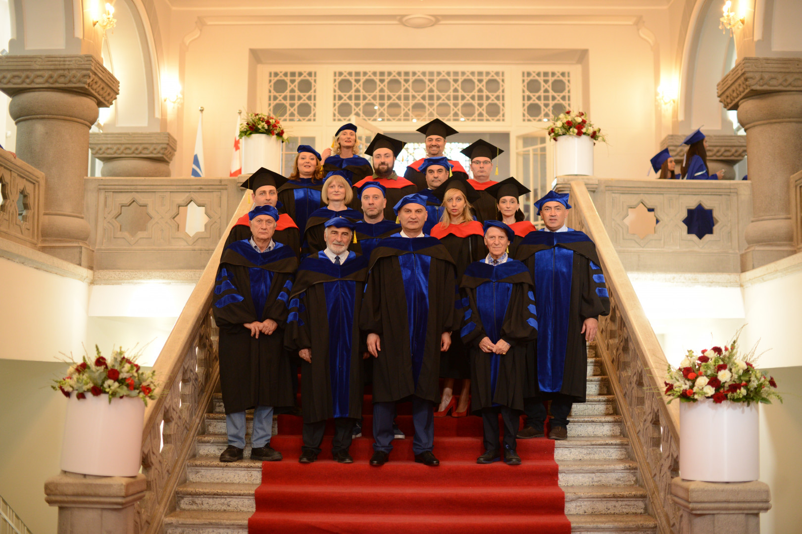  კურსდამთავრებულთათვის დიპლომების გადაცემის ცერემონიალი