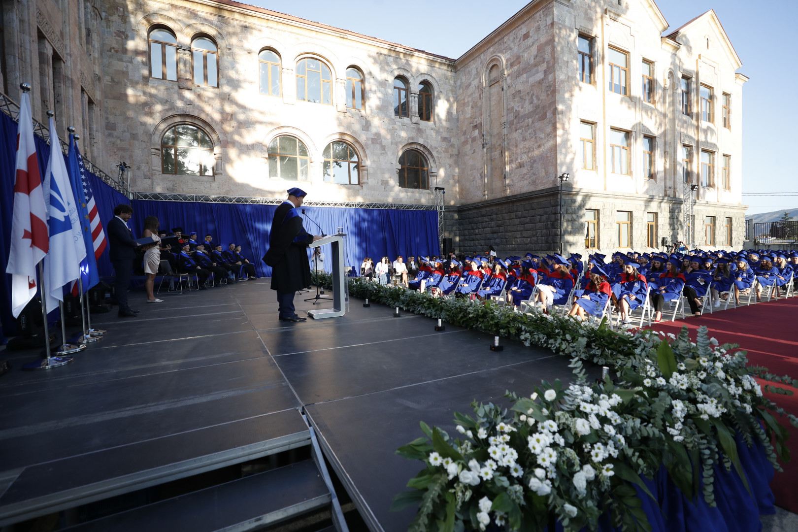  კურსდამთავრებულთათვის დიპლომების გადაცემის ცერემონიალი