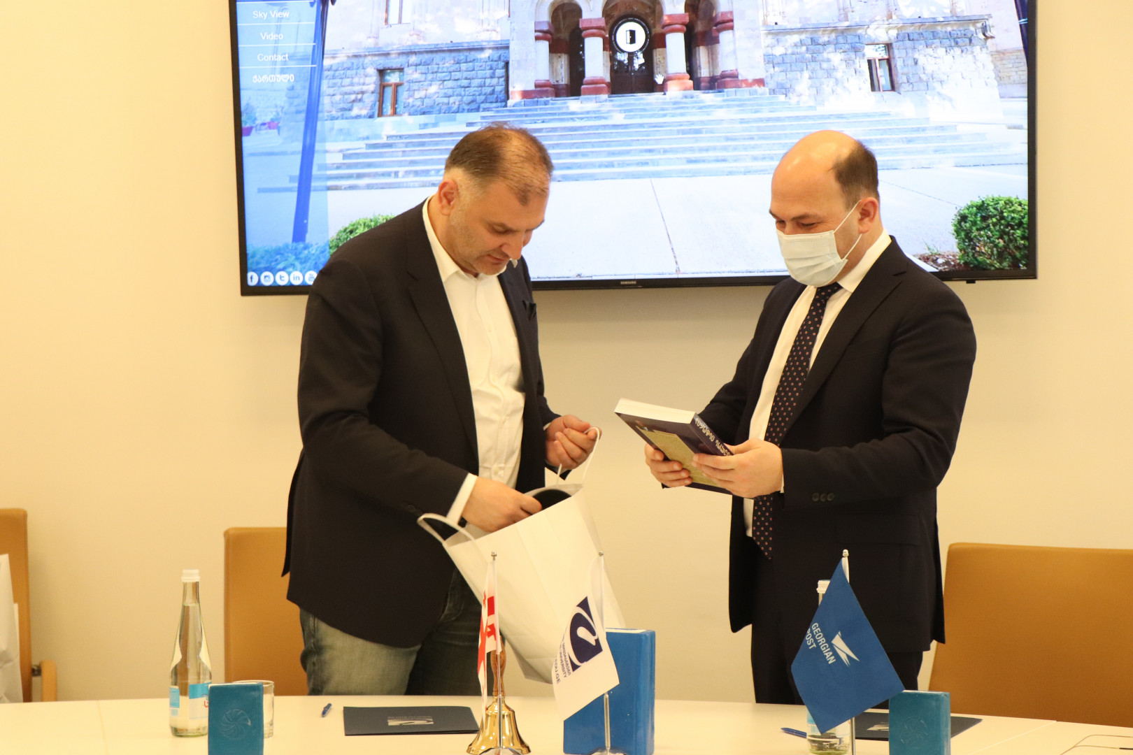 თანამშრომლობის მემორანდუმი კავკასიის უნივერსიტეტსა და საქართველოს ფოსტას შორის