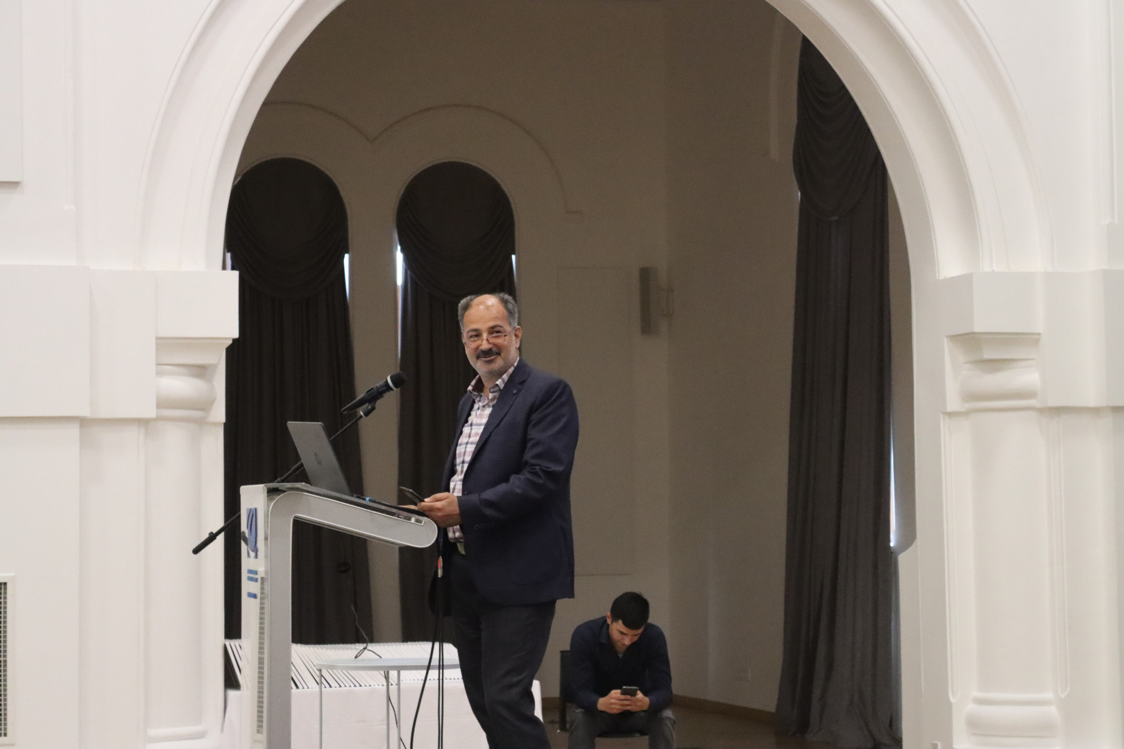 სპარსულენოვანი ტრენინგების სერტიფიკატების გადაცემის მეხუთე ღონისძიება