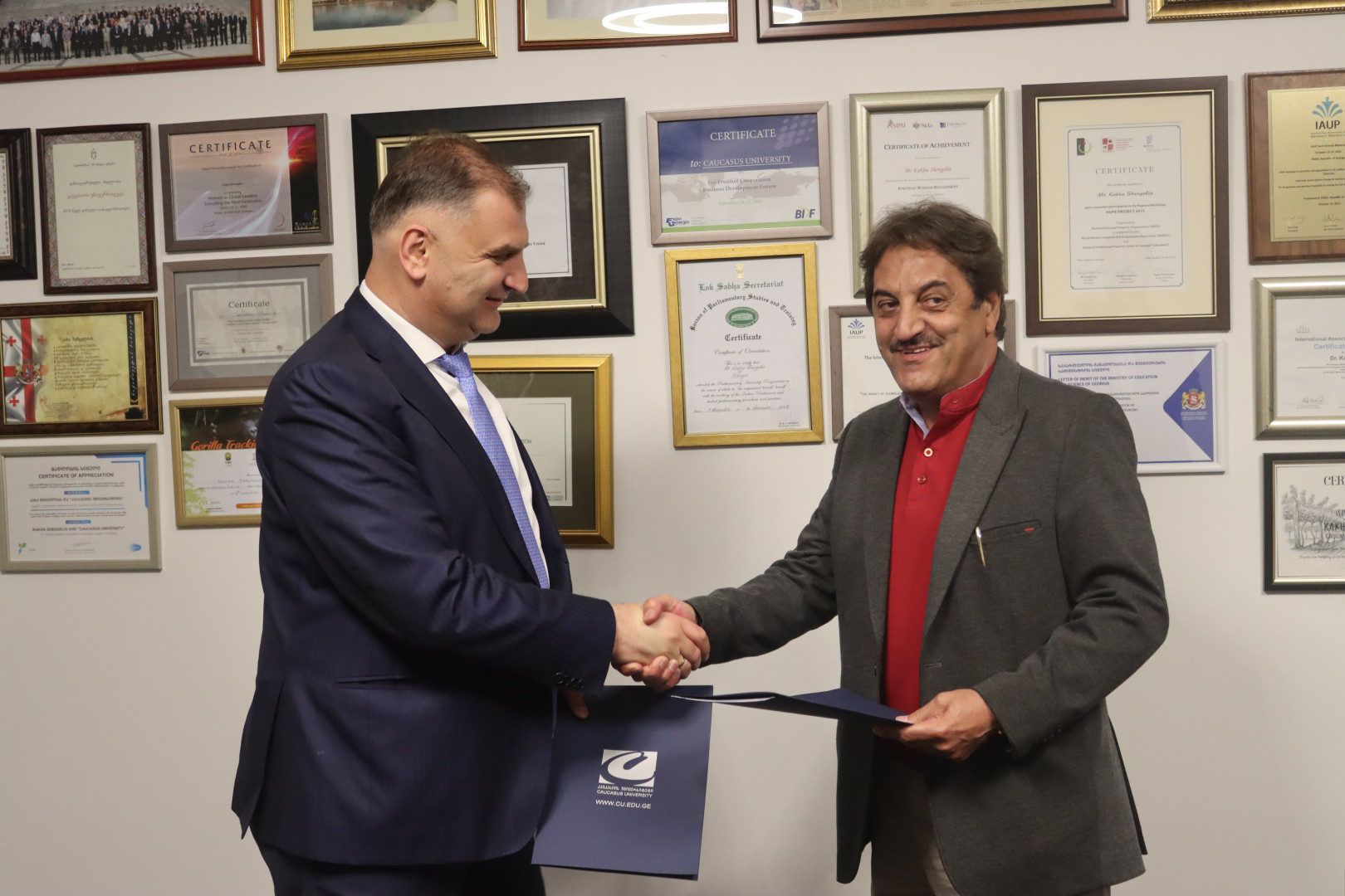 სპარსულენოვანი ტრენინგების სერტიფიკატების გადაცემის მეხუთე ღონისძიება