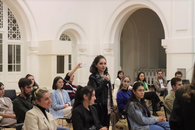პროექტი „ასწავლე საქართველოსთვის“ 