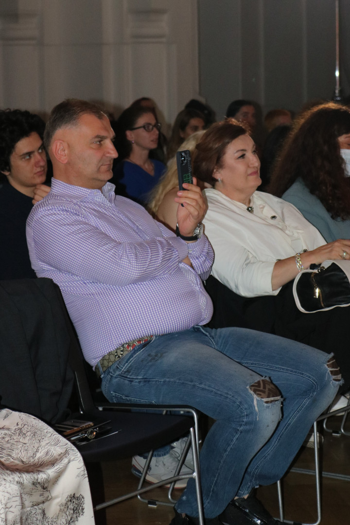 CU დასის სპექტაკლი „მოგესალმებით საქართველოში“