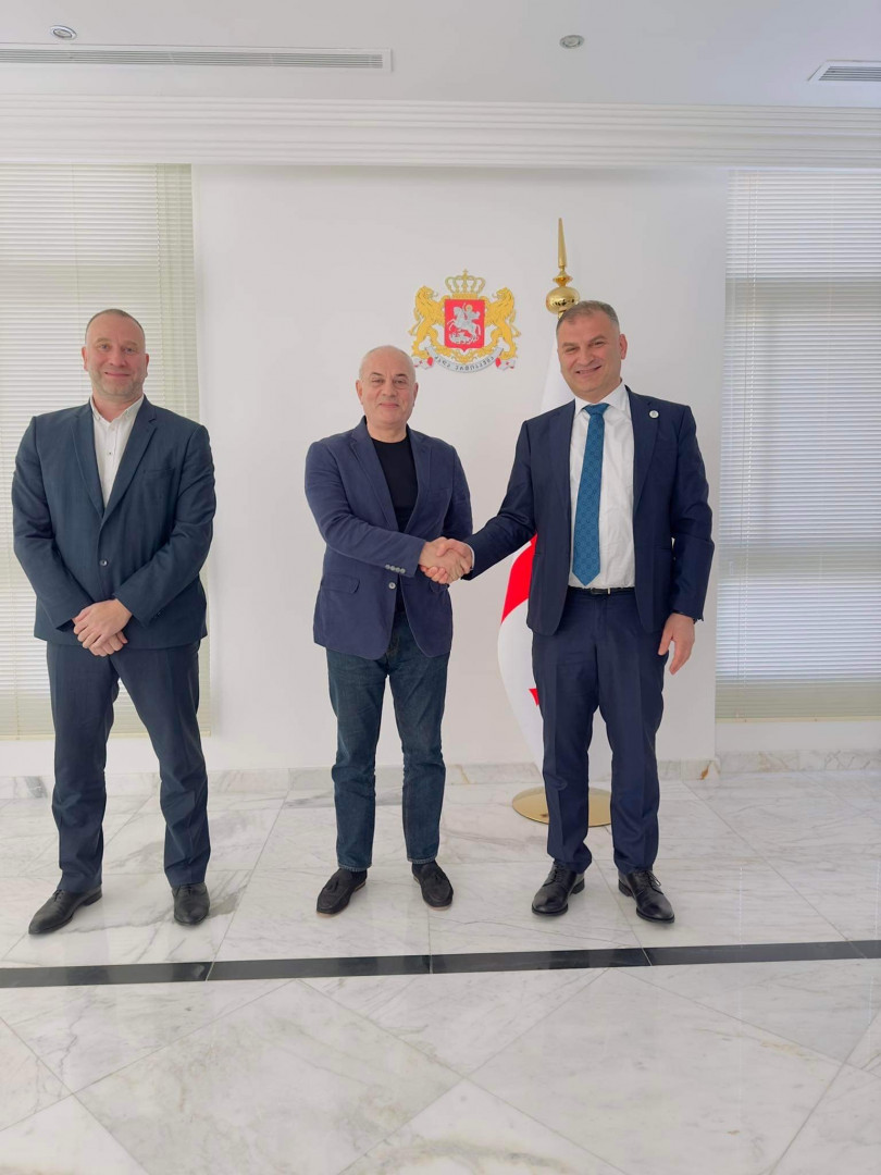 კავკასიის უნივერსიტეტის პრეზიდენტის შეხვედრა საქართველოს ელჩთან არაბთა გაერთიანებულ საემიროში