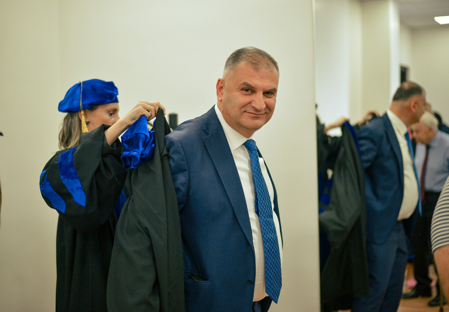 კურსდამთავრებულთათვის დიპლომების გადაცემის ცერემონია კავკასიის უნივერსიტეტში