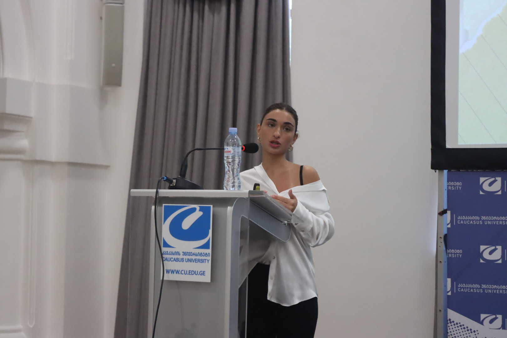ტურიზმის სკოლის საბაკალავრო ნაშრომების დაცვა