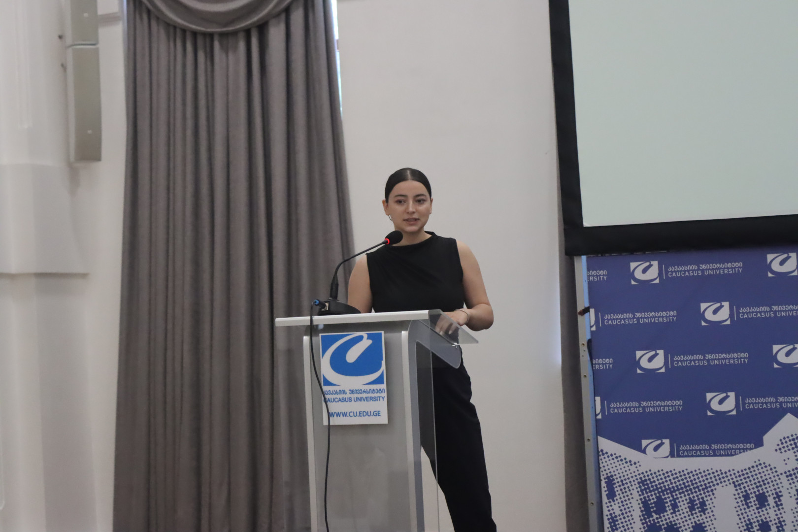 ტურიზმის სკოლის საბაკალავრო ნაშრომების დაცვა