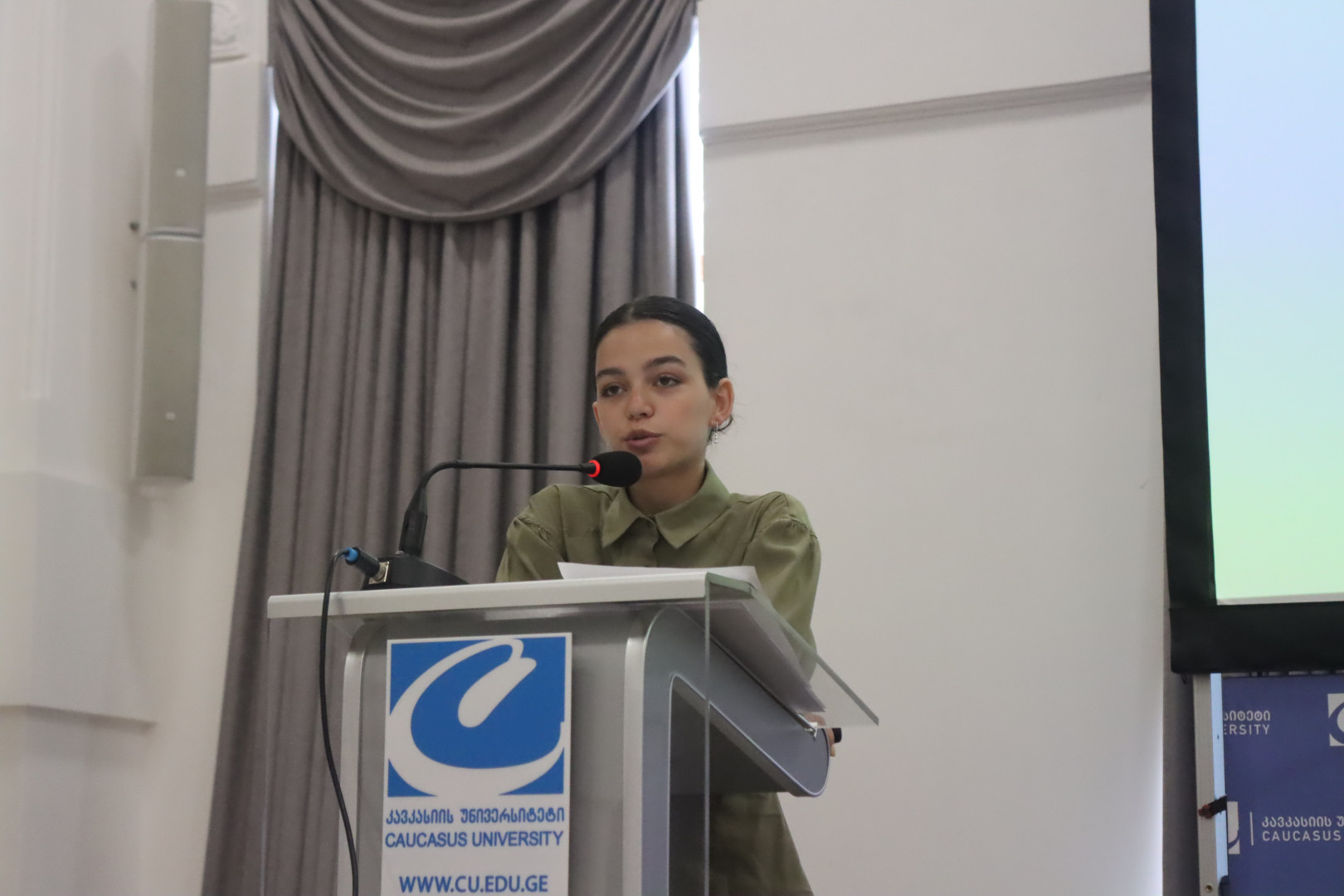 ტურიზმის სკოლის საბაკალავრო ნაშრომების დაცვა