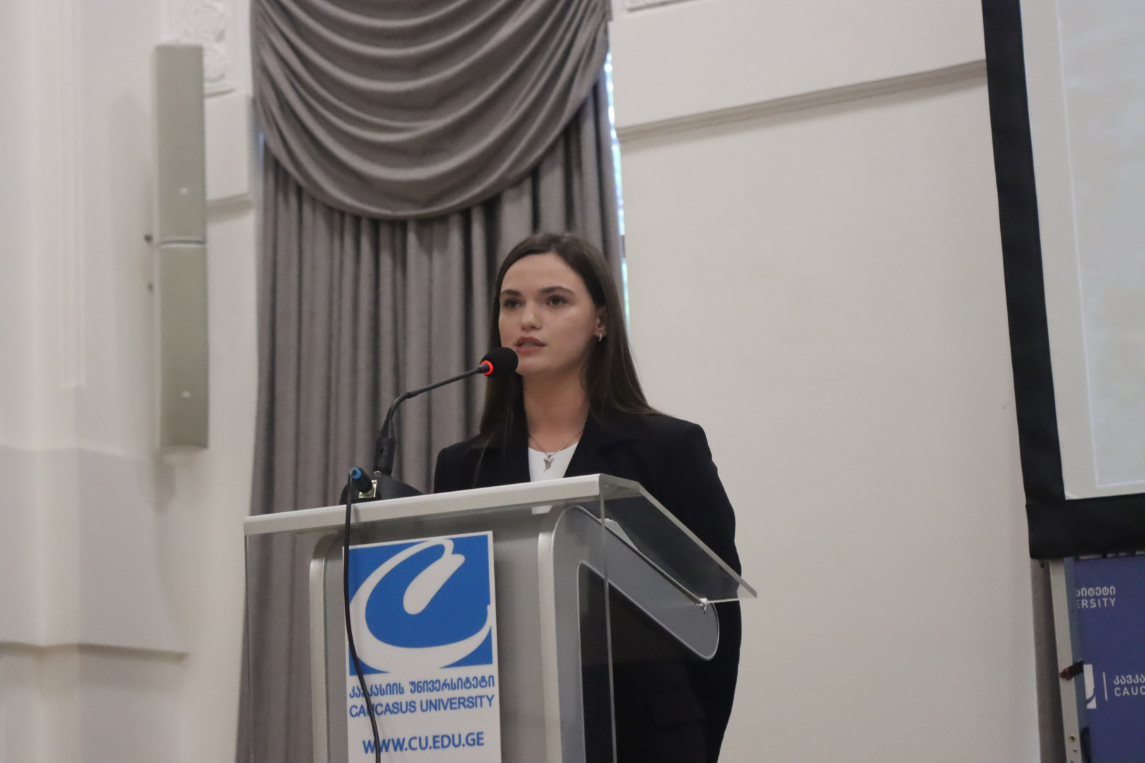 ტურიზმის სკოლის საბაკალავრო ნაშრომების დაცვა