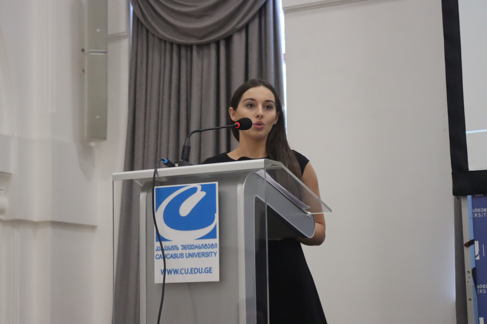 ტურიზმის სკოლის საბაკალავრო ნაშრომების დაცვა