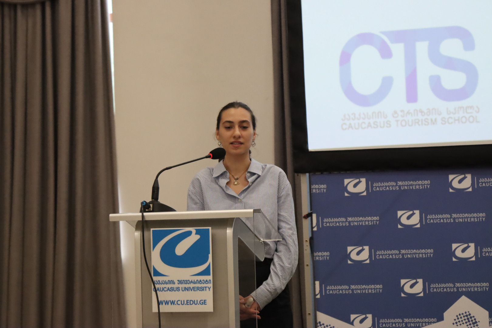 ტურიზმის სკოლის საბაკალავრო ნაშრომების დაცვა