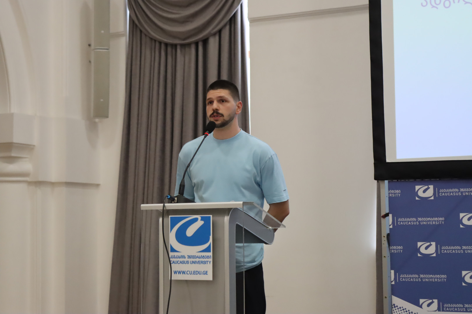 ტურიზმის სკოლის საბაკალავრო ნაშრომების დაცვა