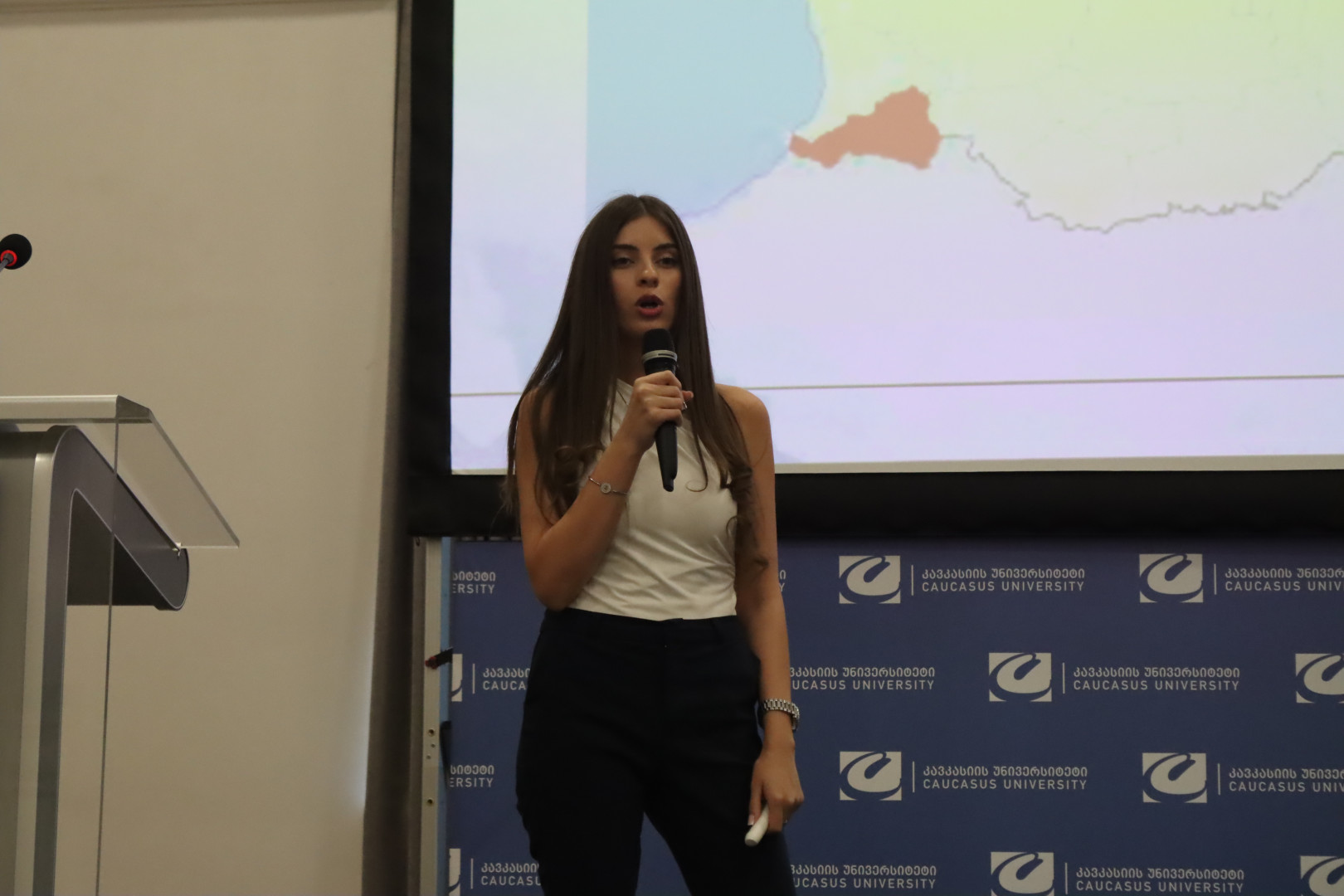 ტურიზმის სკოლის საბაკალავრო ნაშრომების დაცვა