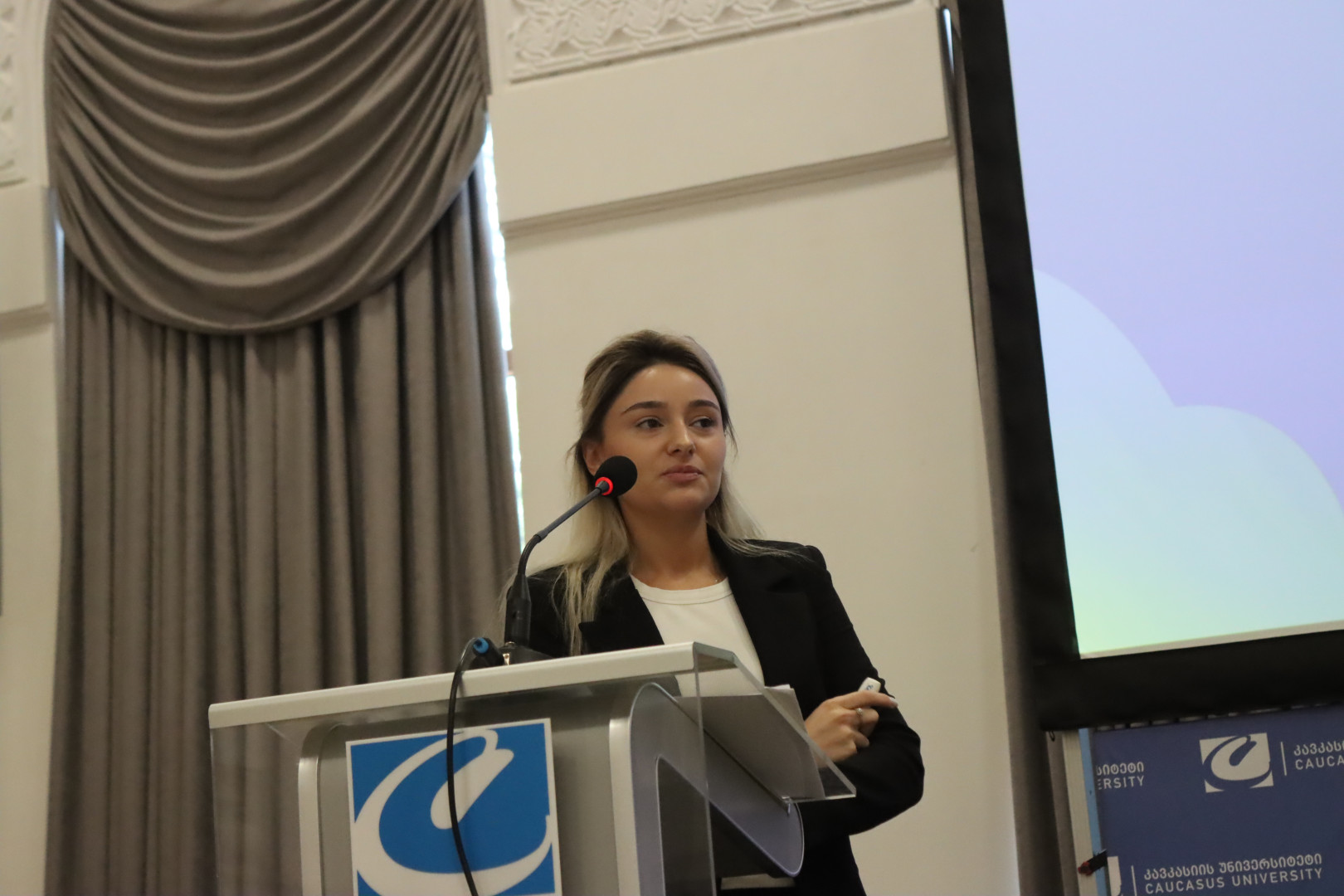 ტურიზმის სკოლის საბაკალავრო ნაშრომების დაცვა