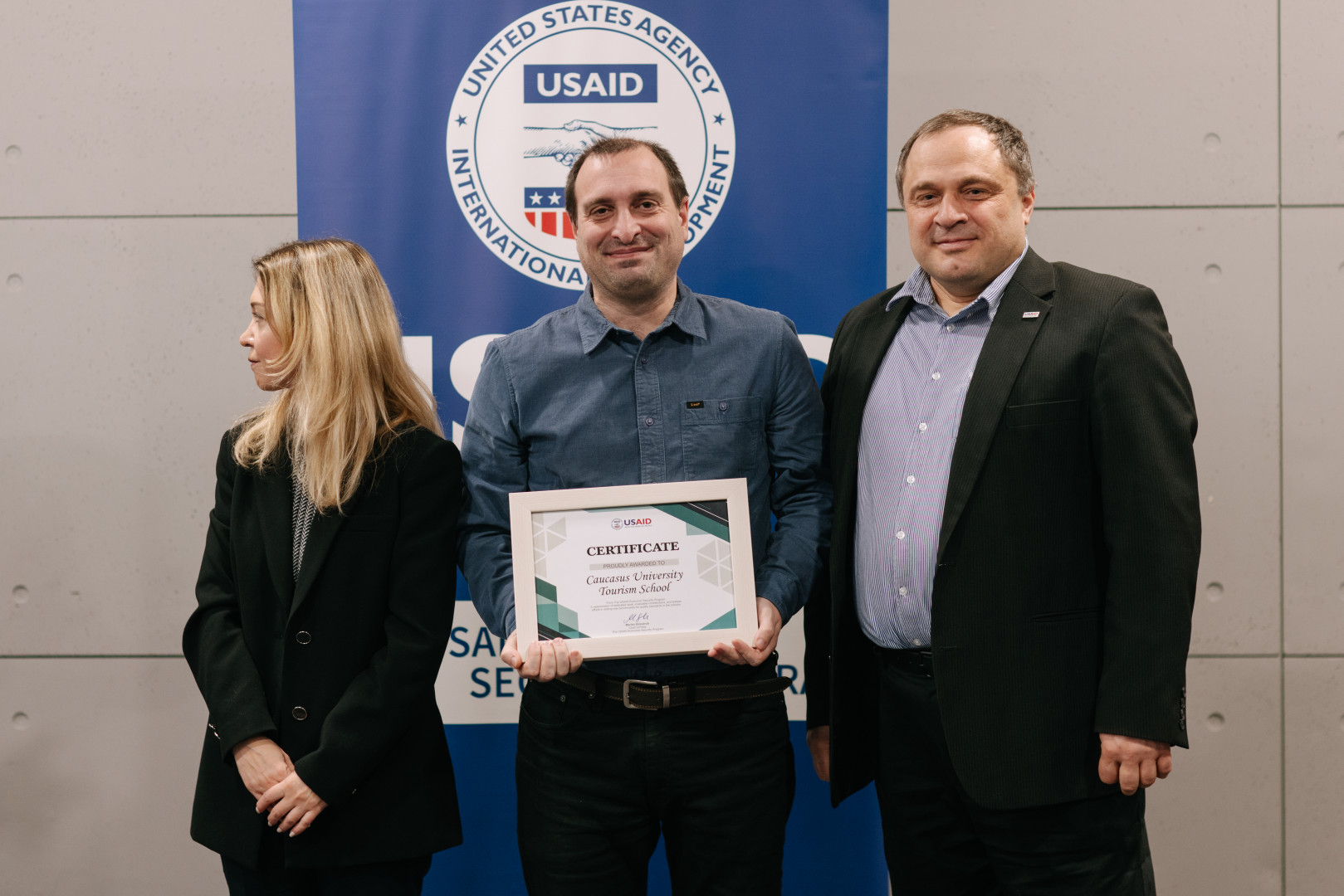 USAID-ის ეკონომიკური უსაფრთხოების პროგრამამ კავკასიის ტურიზმის სკოლას ტურიზმის განათლებაში შეტანილი წვლილისთვის სერტიფიკატი გადასცა