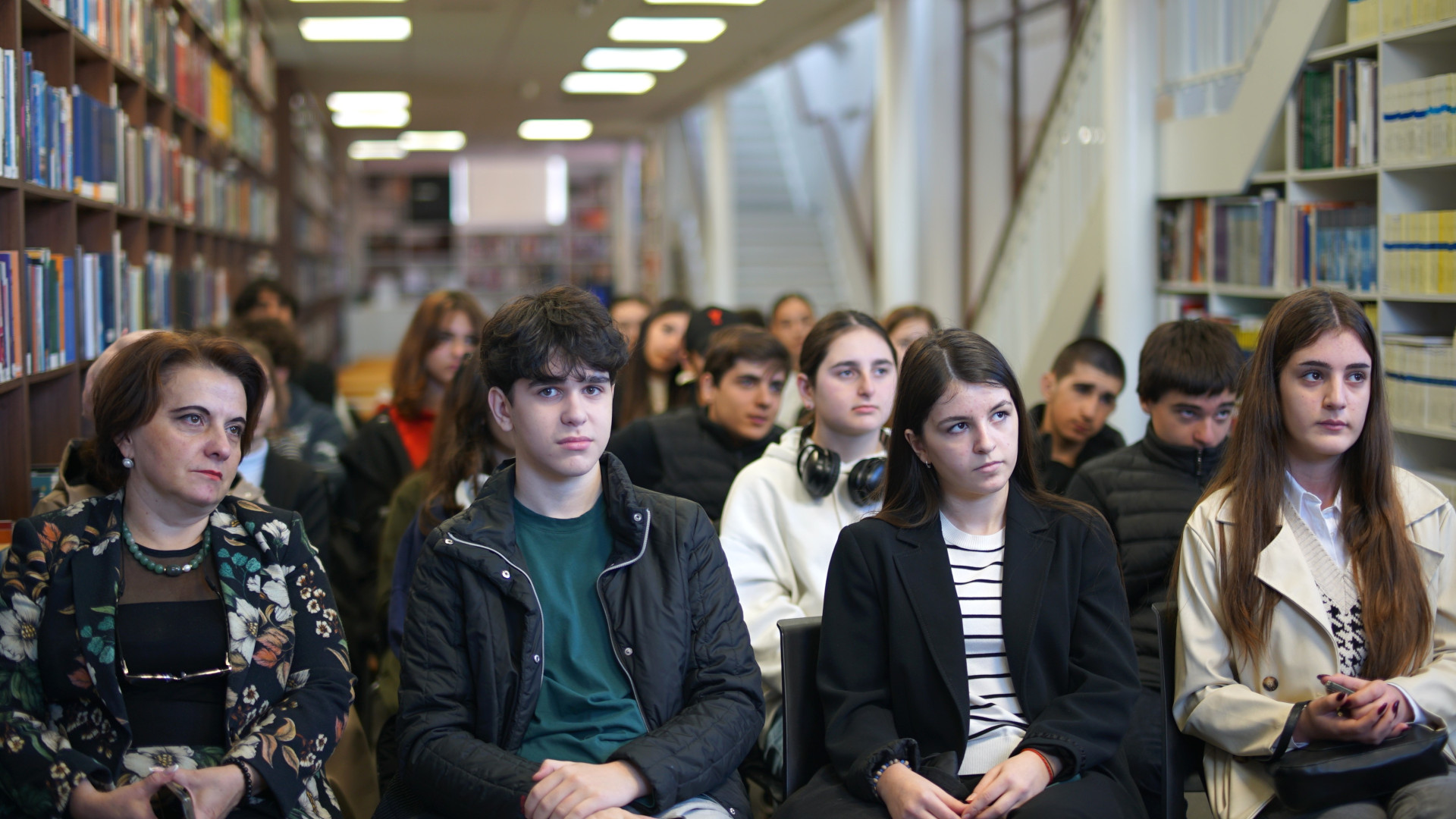 89-ე სკოლის მოსწავლეების ვიზიტი კავკასიის უნივერსიტეტში