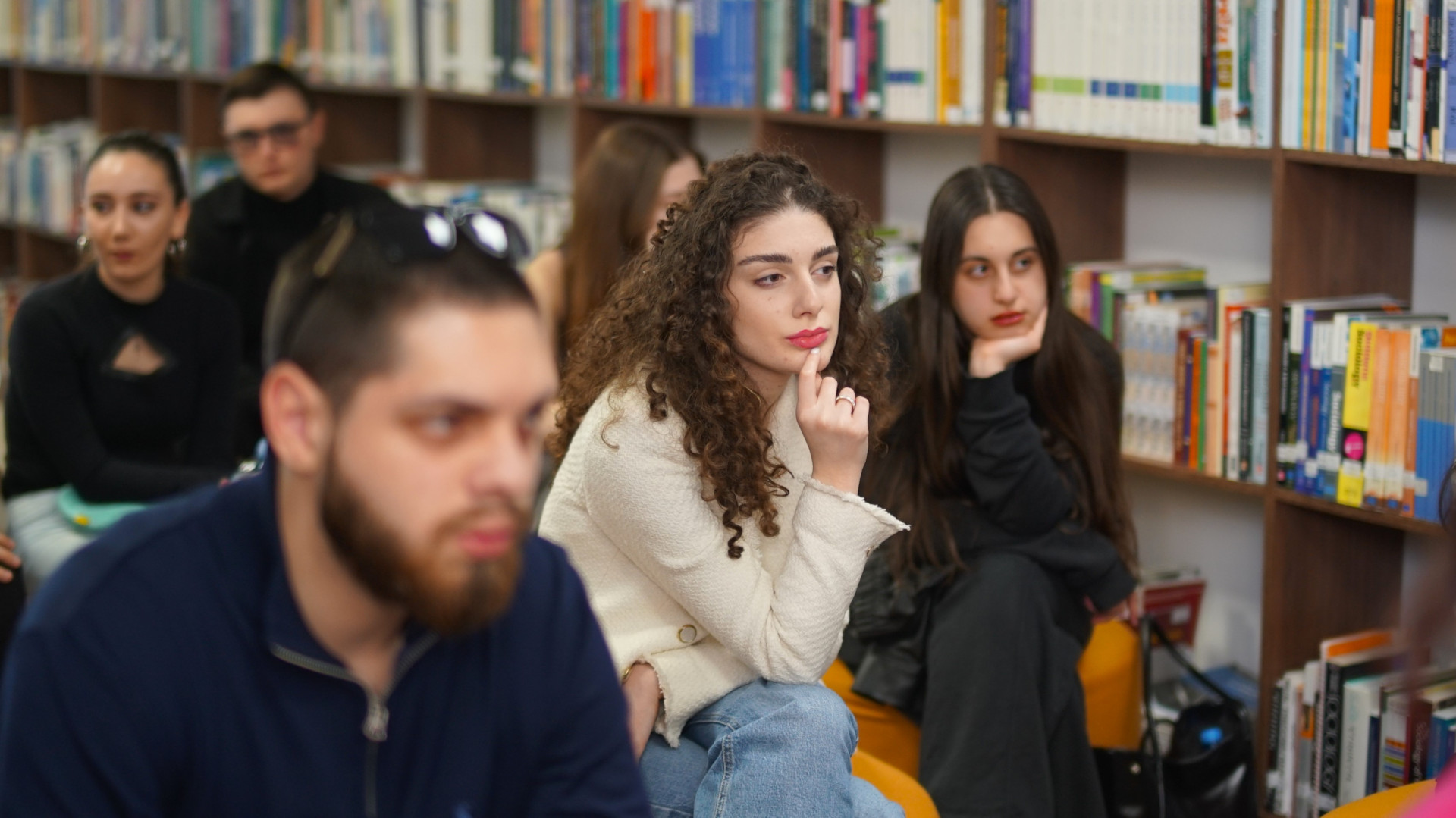 ფსიქოლოგიური სარეაბილიტაციო და საკონსულტაციო ცენტრის წარმომადგენელი cu-ის სტუდენტებს შეხვდა