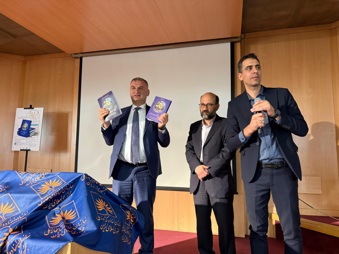 CU-ის პრეზიდენტის, კახა შენგელიას, წიგნის „საქართველოს ისტორიის“ პრეზენტაცია ირანში