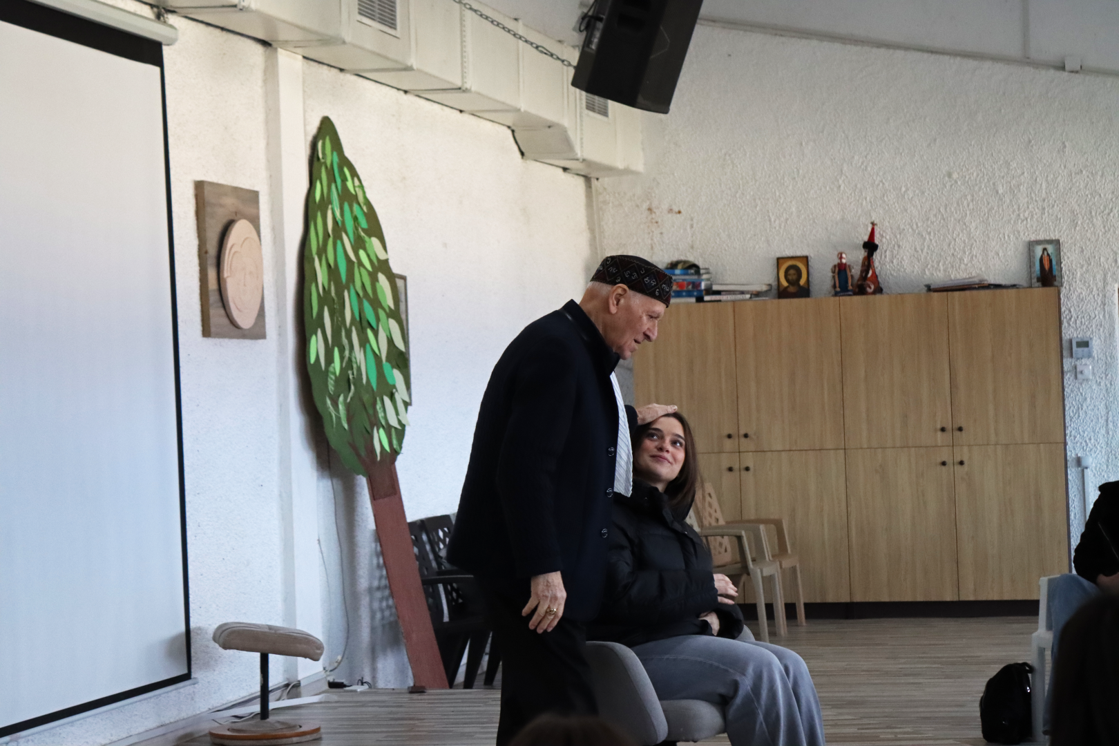 კავკასიის განათლების სკოლის სტუდენტები ამონაშვილის აკადემიას ესტუმრნენ