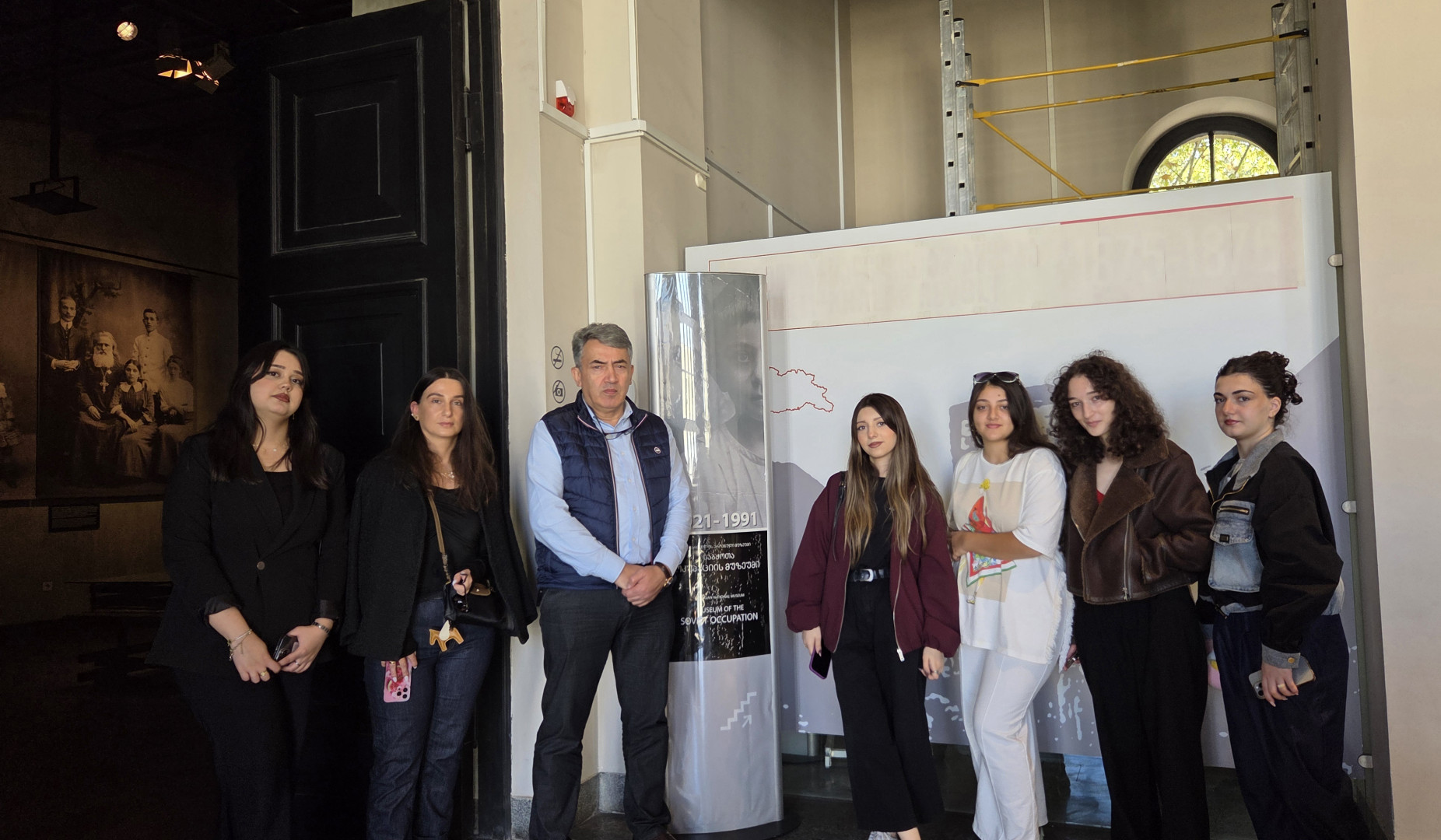 სტუდენტების ვიზიტი საბჭოთა ოკუპაციის მუზეუმში