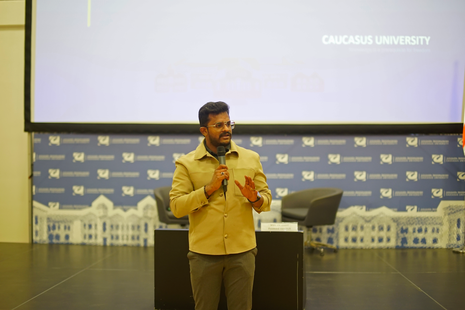 კავკასიის უნივერსიტეტში მედიცინის პროგრამის საერთაშორისო სტუდენტებისათვის საორიენტაციო შეხვედრები გრძელდება