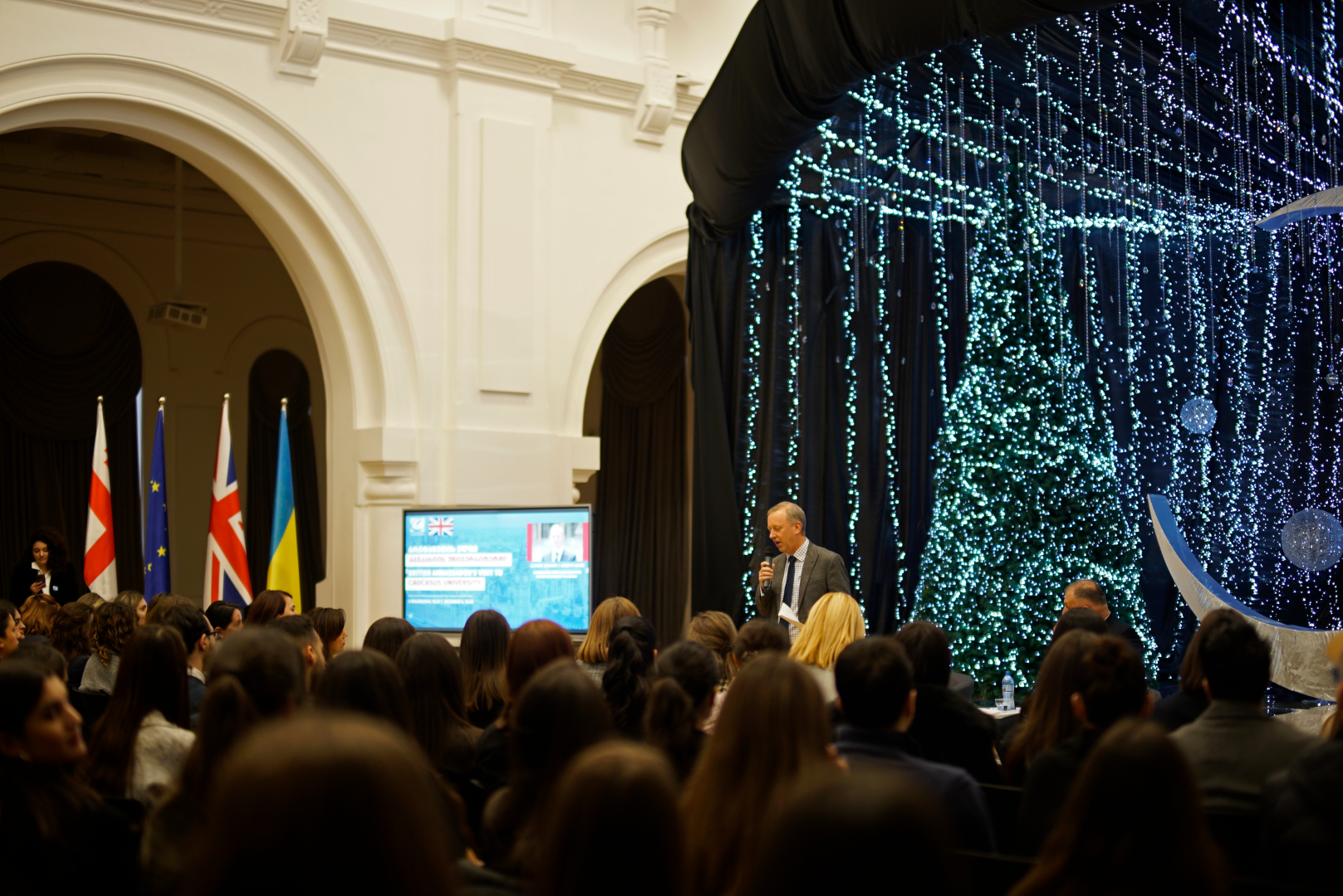 ბრიტანეთის ელჩის ვიზიტი კავკასიის უნივერსიტეტში