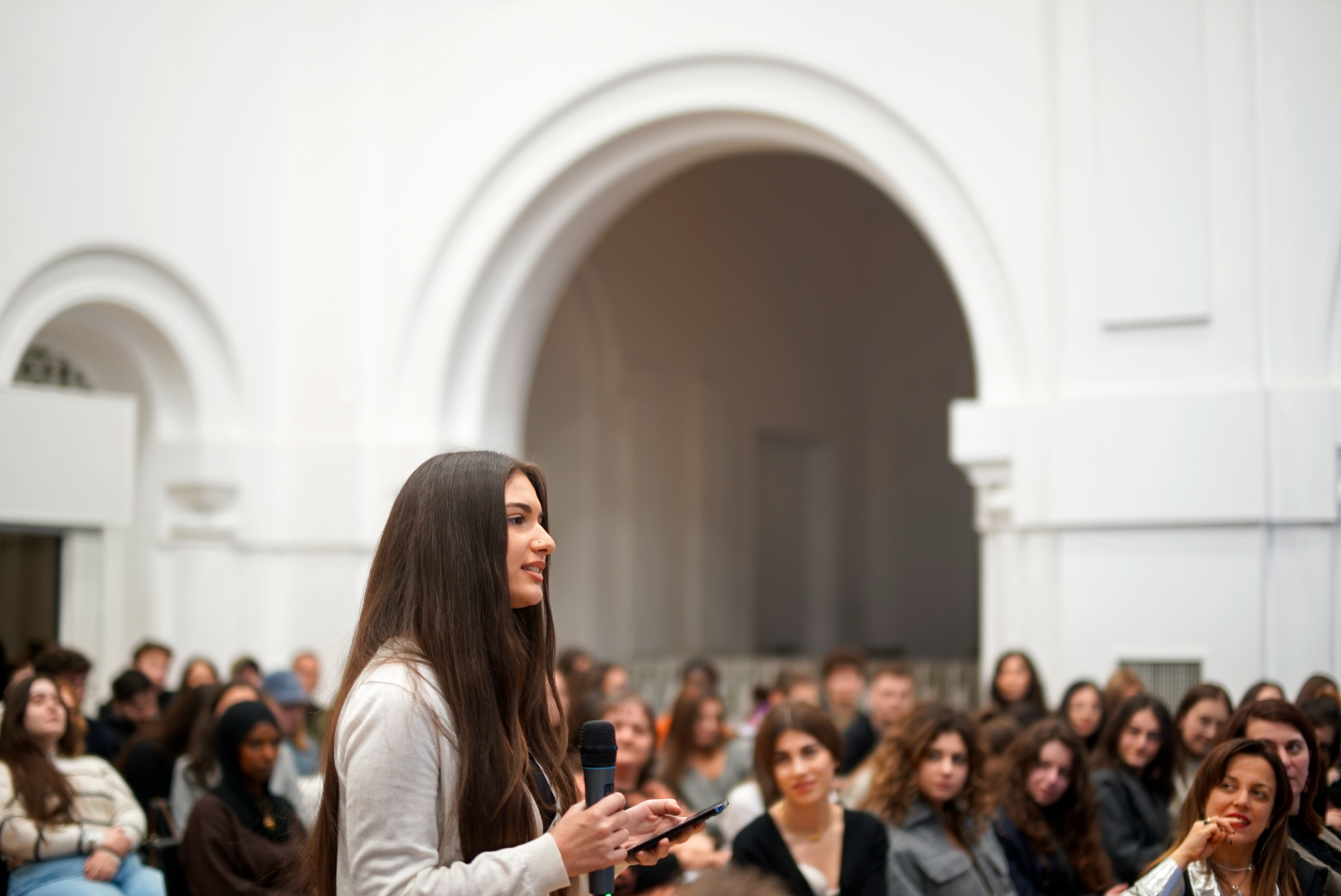 ბრიტანეთის ელჩის ვიზიტი კავკასიის უნივერსიტეტში