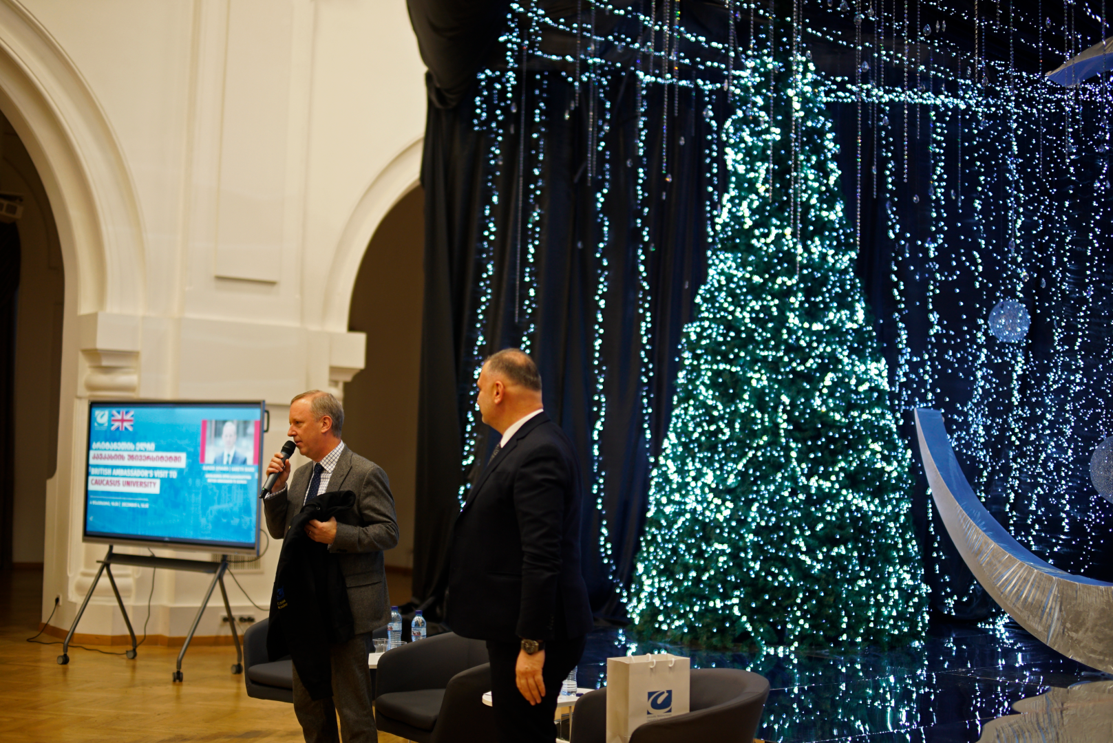 ბრიტანეთის ელჩის ვიზიტი კავკასიის უნივერსიტეტში