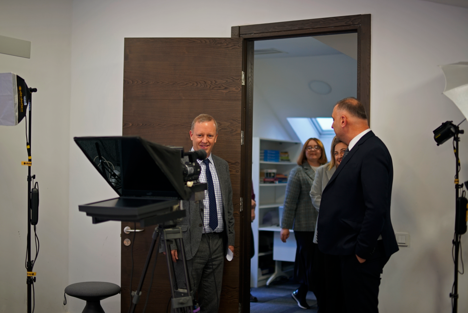 ბრიტანეთის ელჩის შეხვედრა კავკასიის უნივერსიტეტის პრეზიდენტთან 