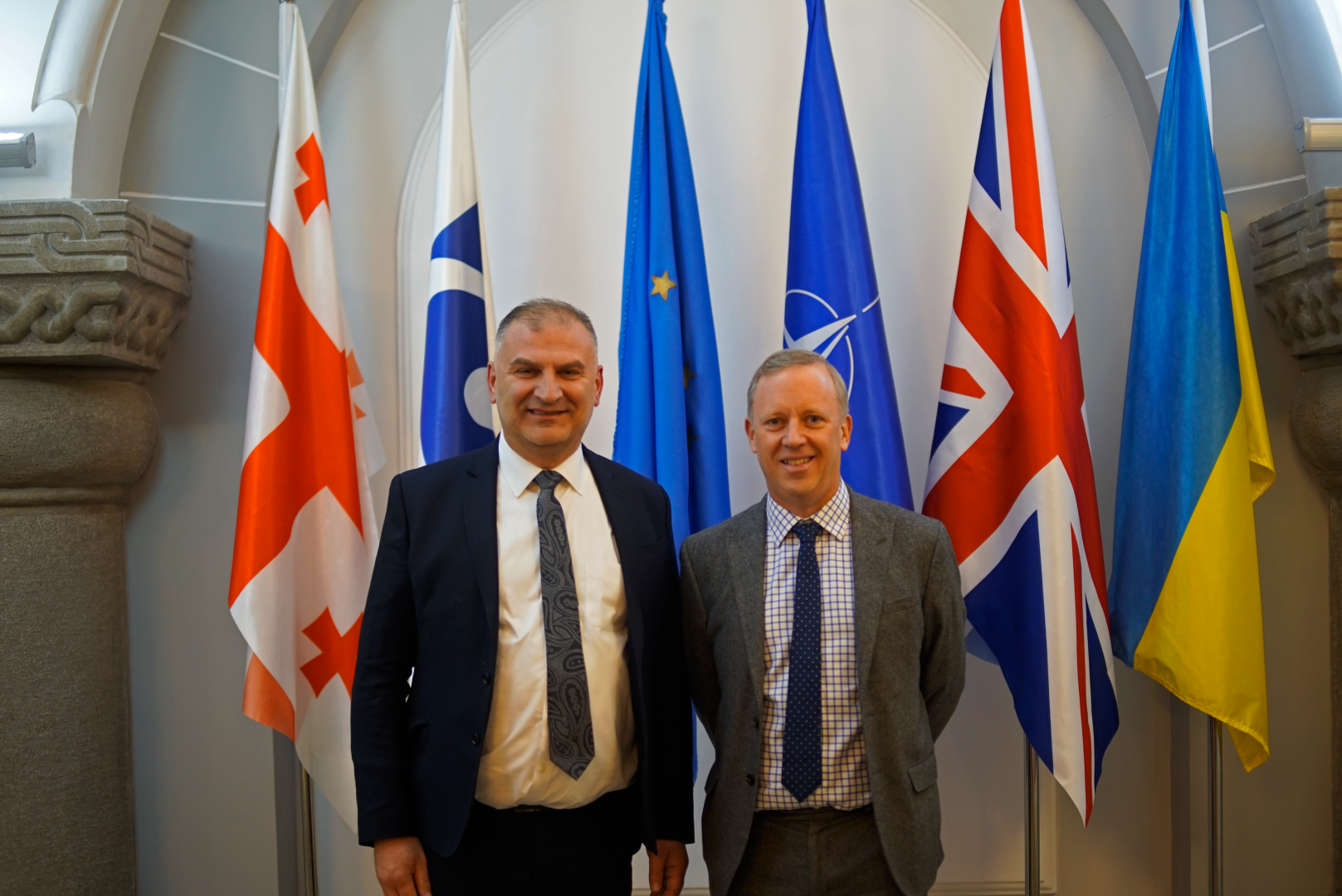 ბრიტანეთის ელჩის შეხვედრა კავკასიის უნივერსიტეტის პრეზიდენტთან 