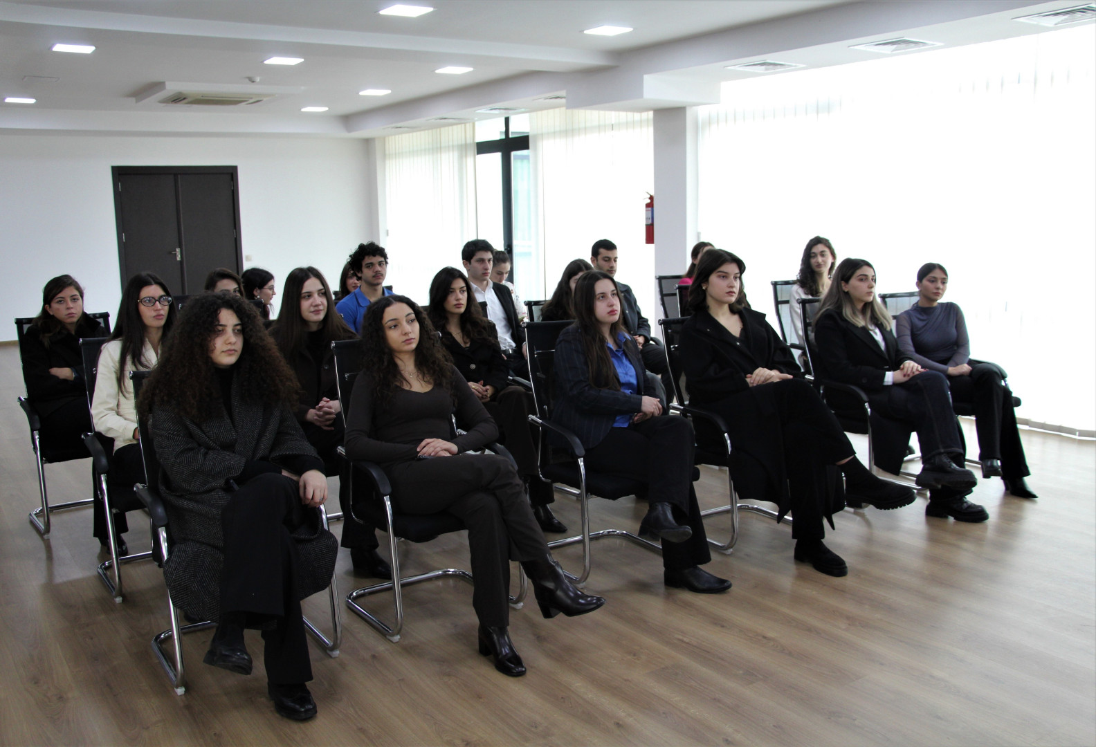 აღსრულების ეროვნული ბიუროს წარმომადგენლები კავკასიის უნივერსიტეტის სტუდენტებს შეხვდნენ