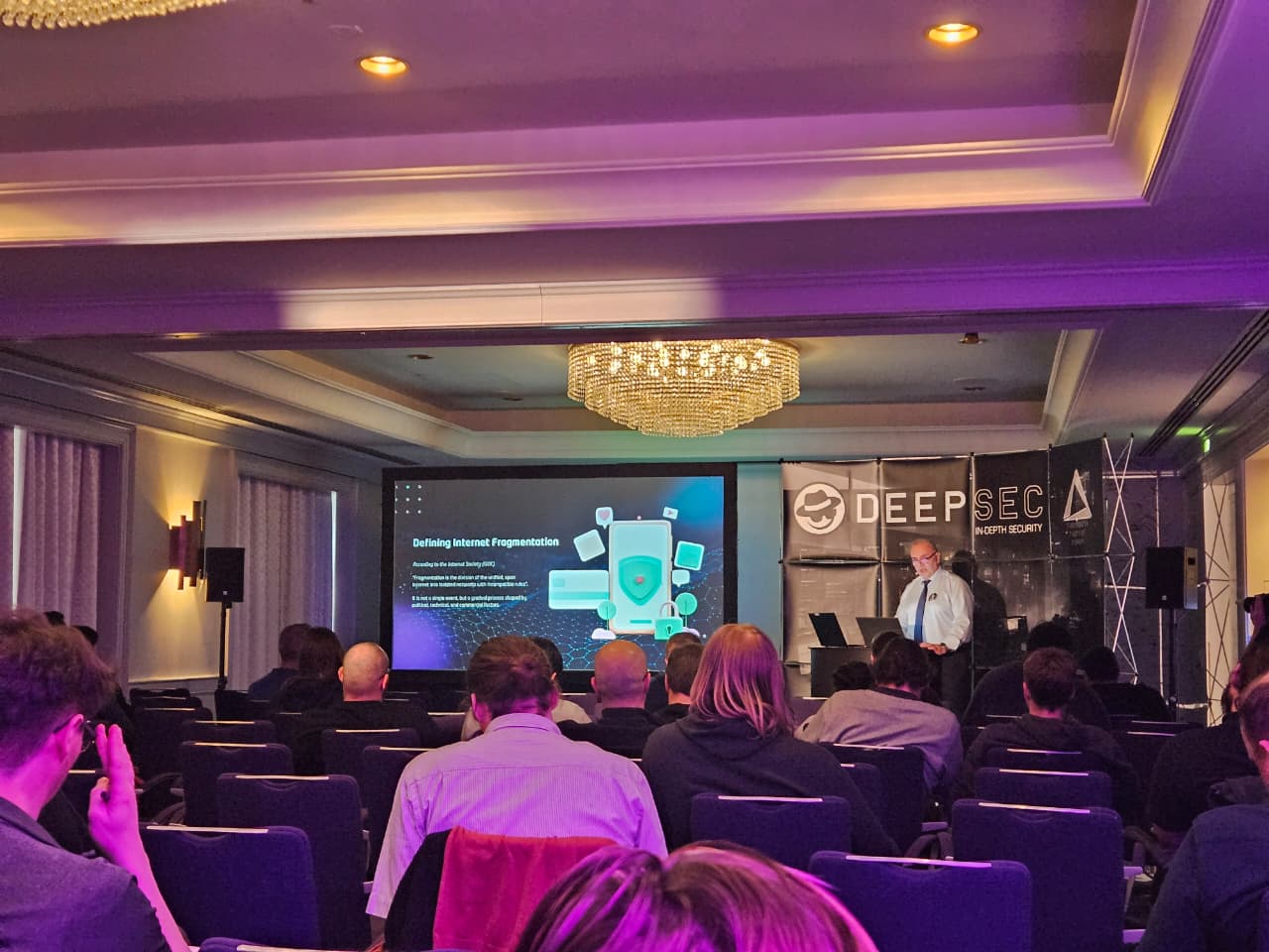 კავკასიის უნივერსიტეტის კიბერ უსაფრთხოების ცენტრის წარმომადგენლები კიბერუსაფრთხოების მსოფლიოს  წამყვან კონფერენციაზე - DeepSec-ზე