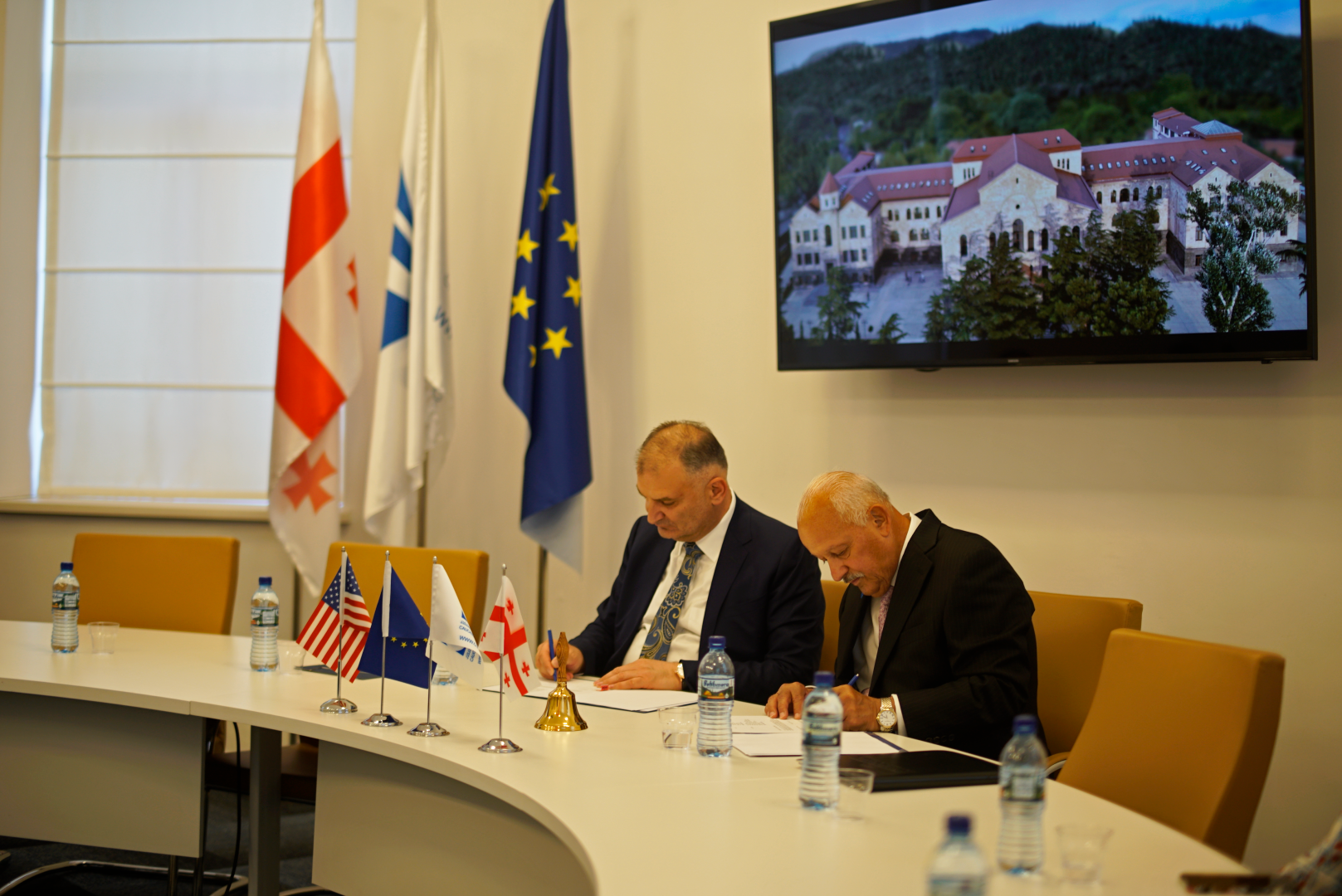 თანამშრომლობის გაღრმავების ხელშეკრულება კალიფორნიის სახელმწიფო უნივერსიტეტთან (სან ბერნარდინო)