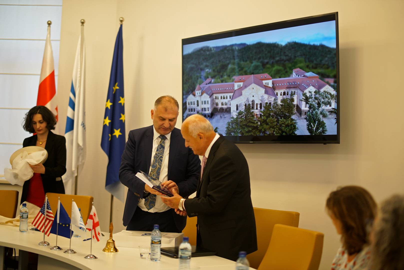 თანამშრომლობის გაღრმავების ხელშეკრულება კალიფორნიის სახელმწიფო უნივერსიტეტთან (სან ბერნარდინო)