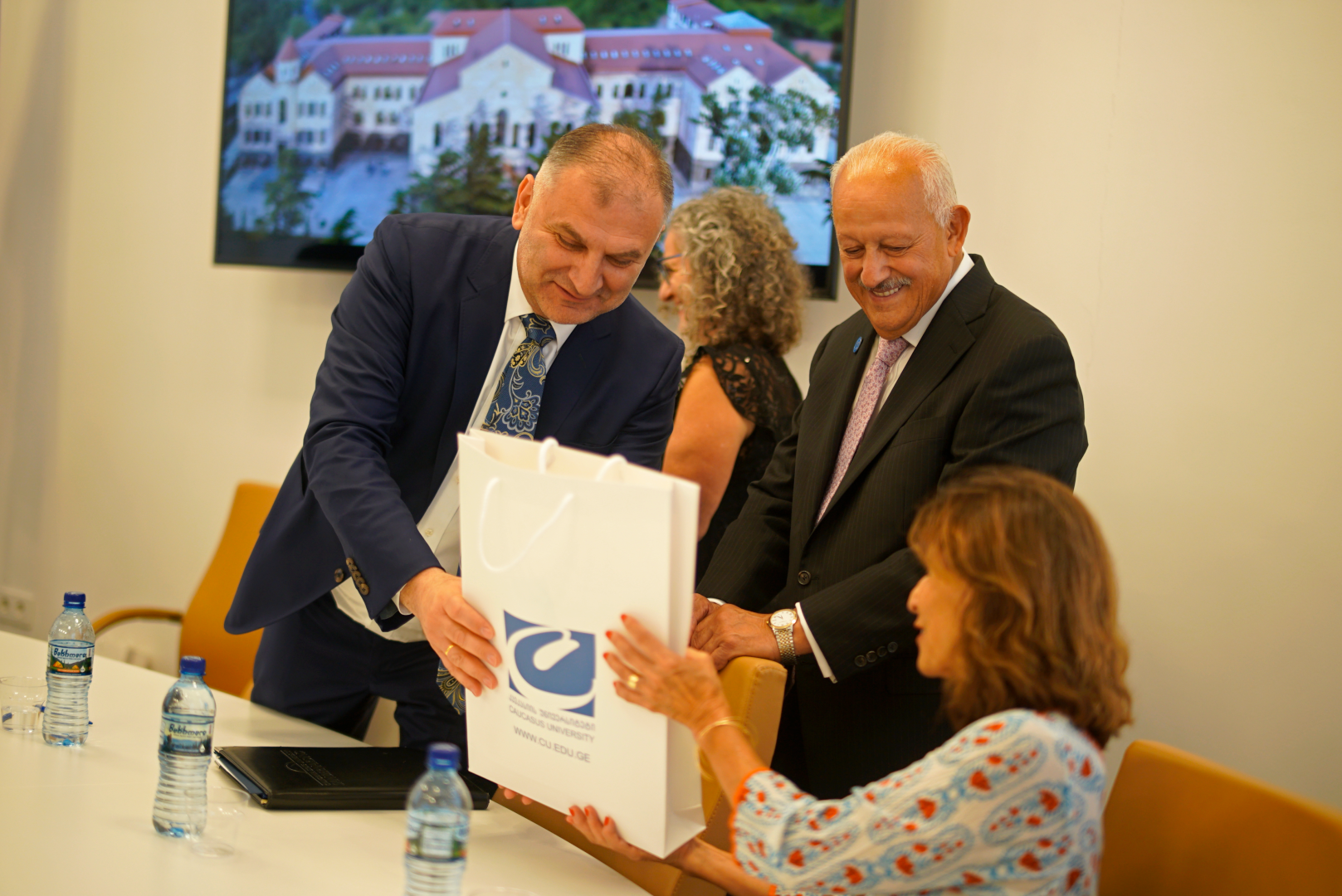 თანამშრომლობის გაღრმავების ხელშეკრულება კალიფორნიის სახელმწიფო უნივერსიტეტთან (სან ბერნარდინო)