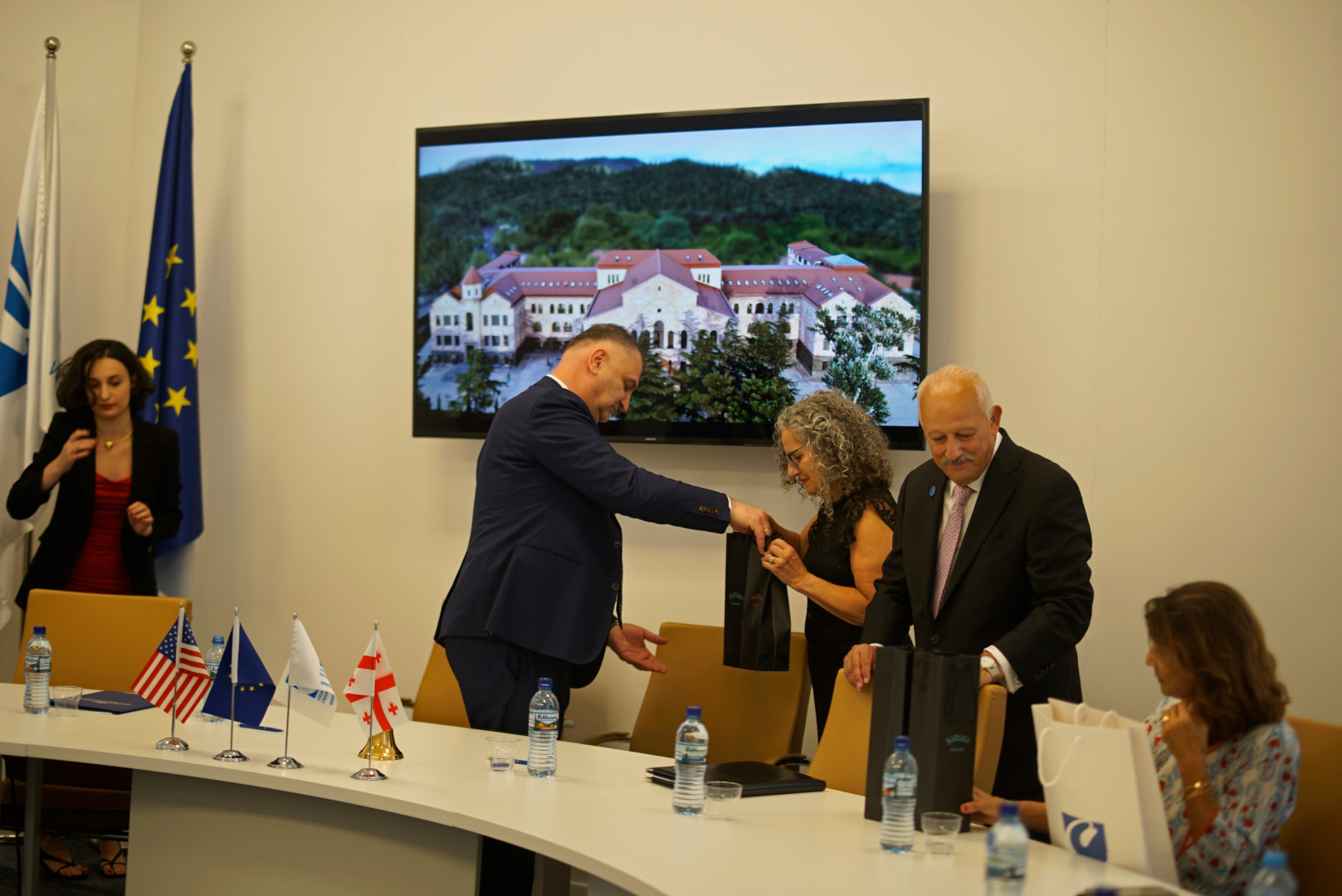 თანამშრომლობის გაღრმავების ხელშეკრულება კალიფორნიის სახელმწიფო უნივერსიტეტთან (სან ბერნარდინო)