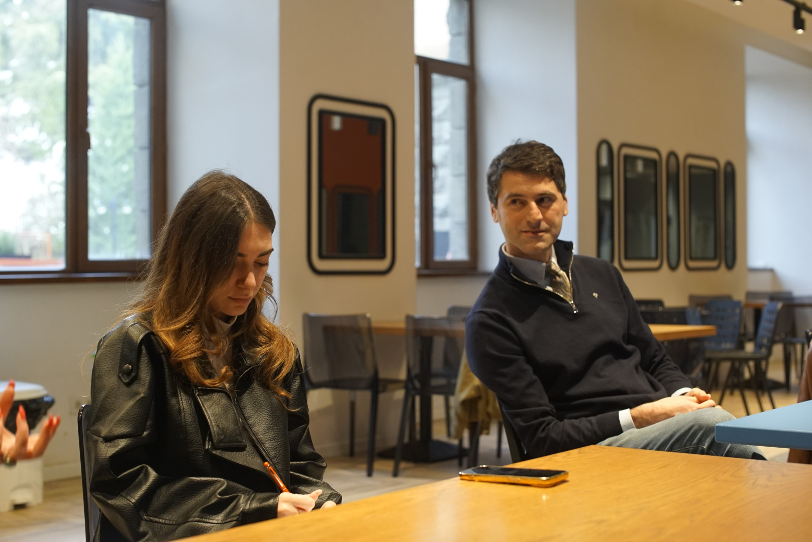 არაფორმალური შეხვედრა კავკასიის უნივერსიტეტის პრეზიდენტთან