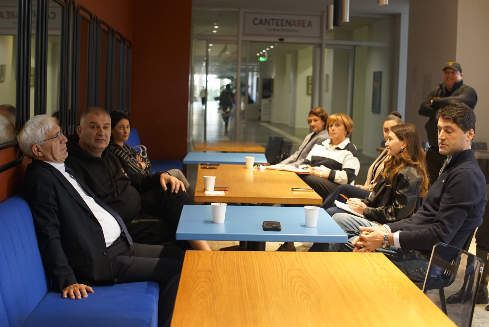 არაფორმალური შეხვედრა კავკასიის უნივერსიტეტის პრეზიდენტთან