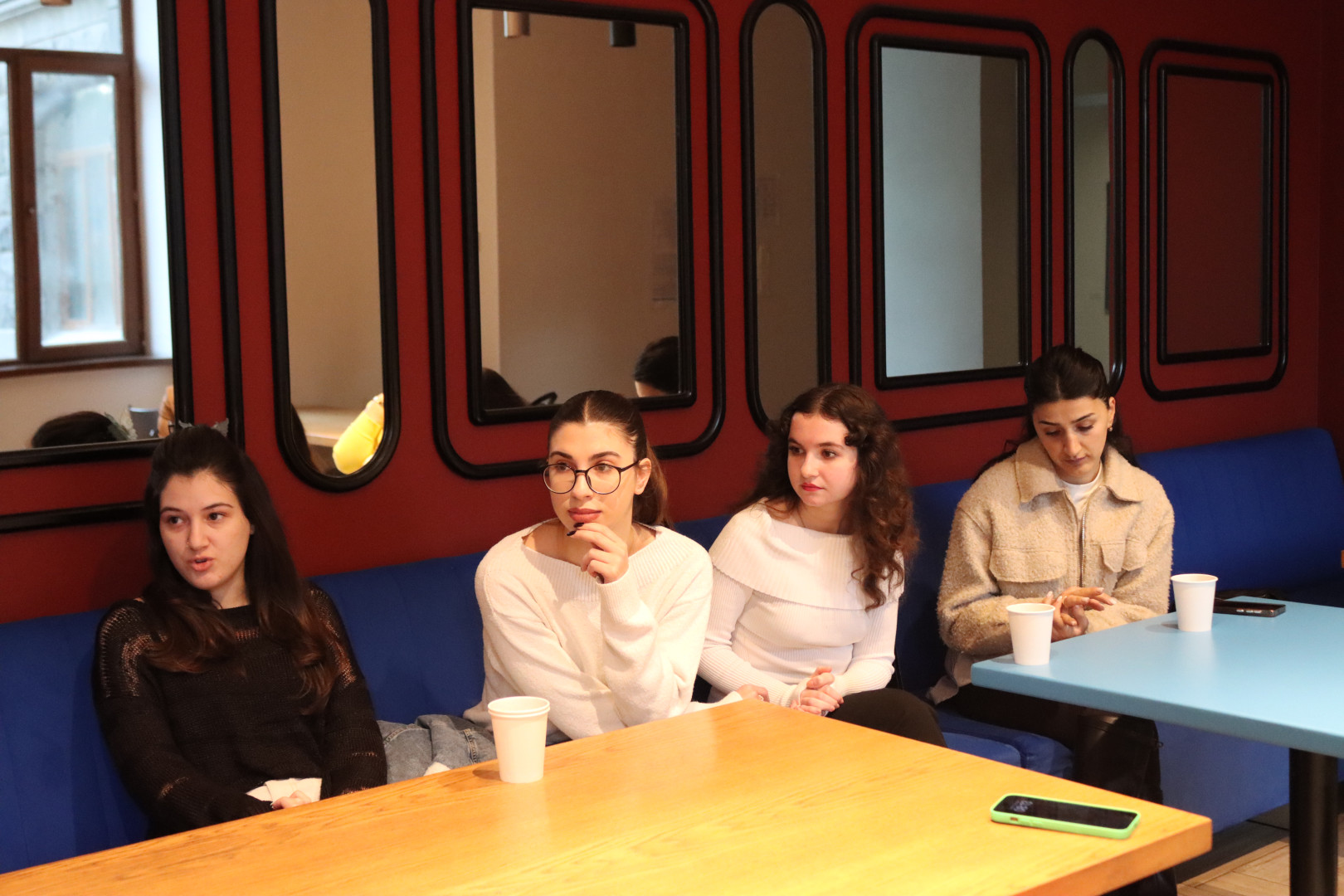 არაფორმალური შეხვედრა კავკასიის უნივერსიტეტის პრეზიდენტთან