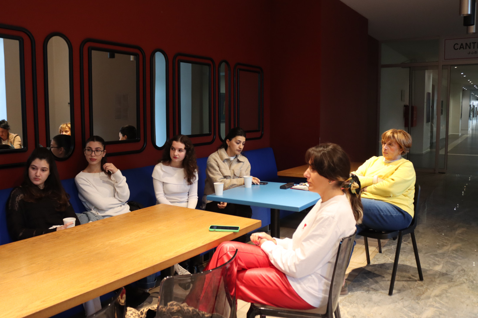 არაფორმალური შეხვედრა კავკასიის უნივერსიტეტის პრეზიდენტთან