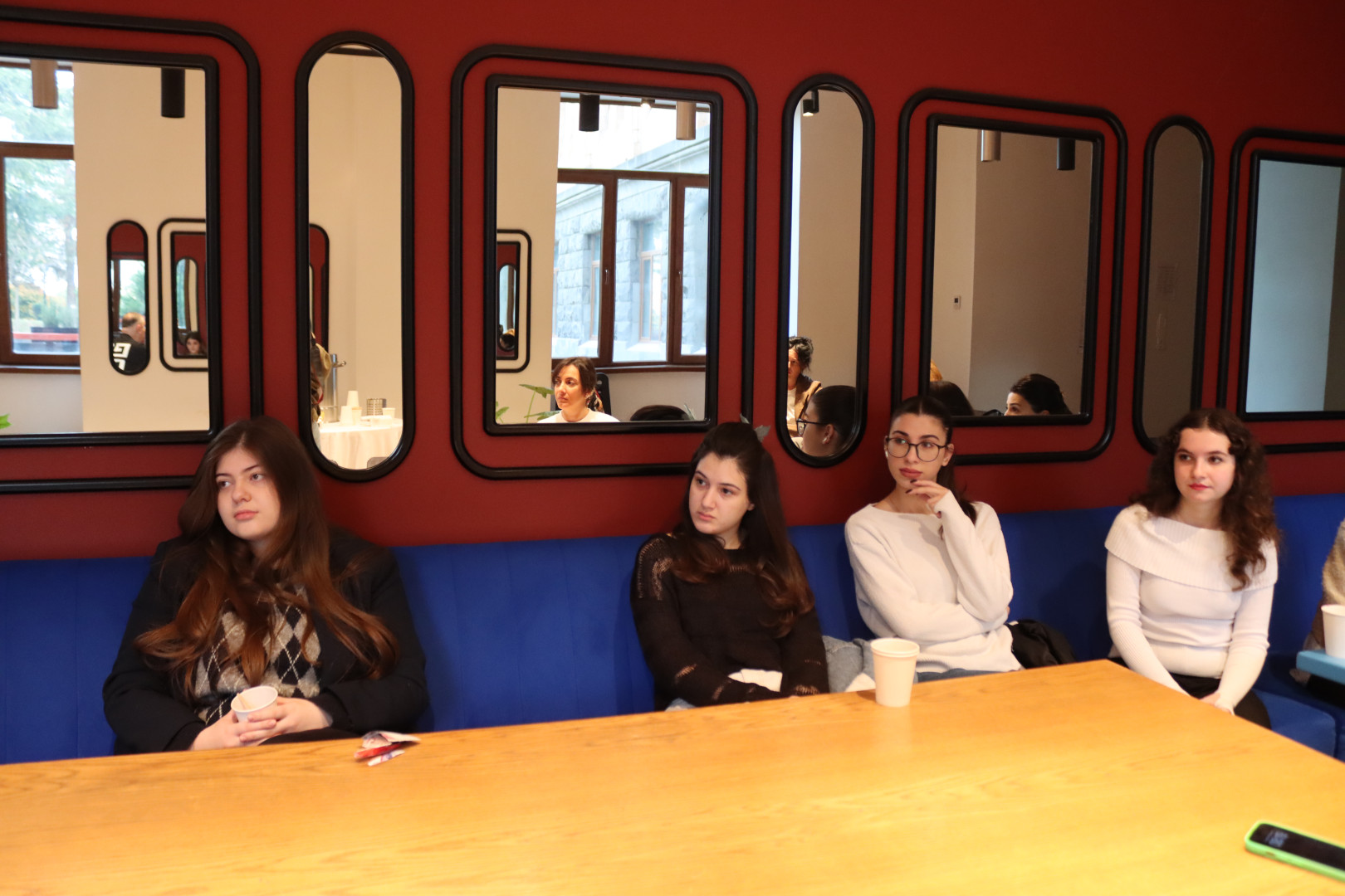 არაფორმალური შეხვედრა კავკასიის უნივერსიტეტის პრეზიდენტთან