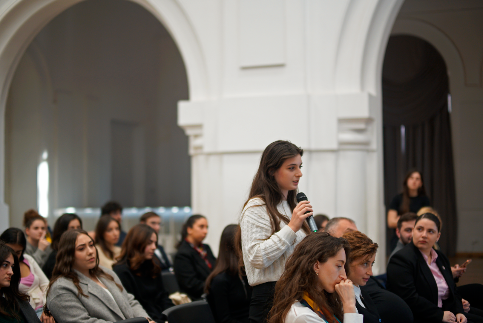 ევროკავშირის ელჩის შეხვედრა CU-ის სტუდენტებთან