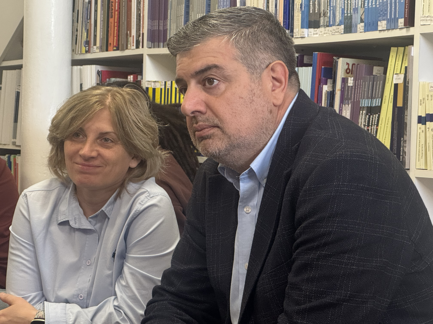 ამერიკელი ექსპერტი შეინ თიუსი სტუმრად კავკასიის მედიის სკოლაში