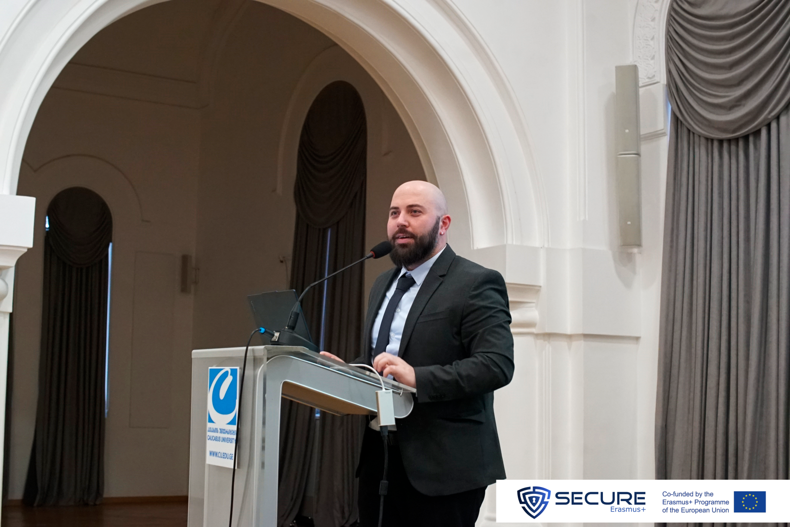 კვანტური ლაბორატორიის გახსნა კავკასიის უნივერსიტეტში