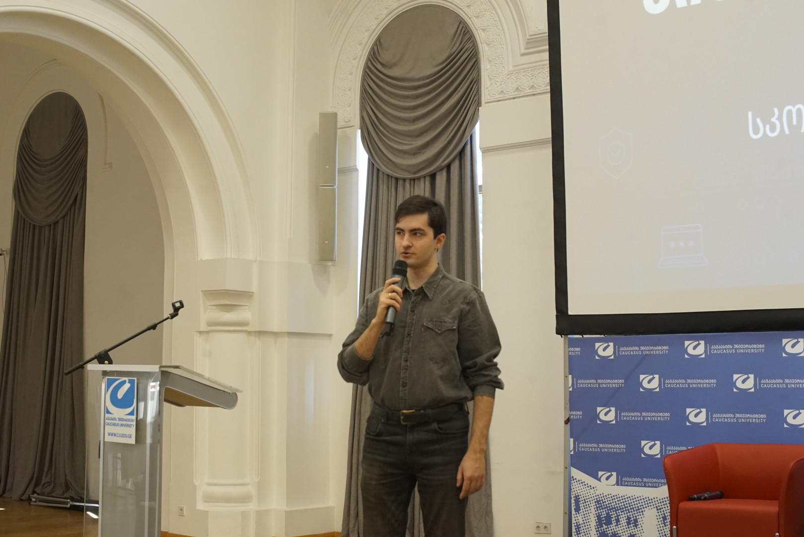 კიბერუსაფრთხოების ლიგა სკოლის მოსწავლეებისთვის