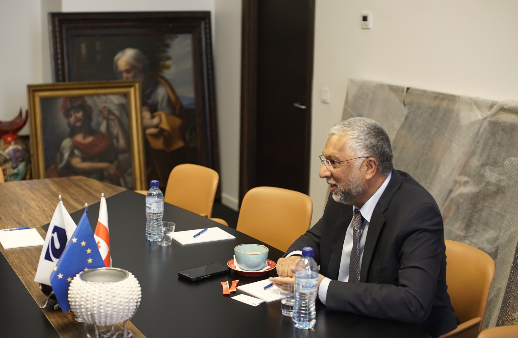 სამხრეთ აფრიკის რესპუბლიკის ელჩის ვიზიტი კავკასიის უნივერსიტეტში