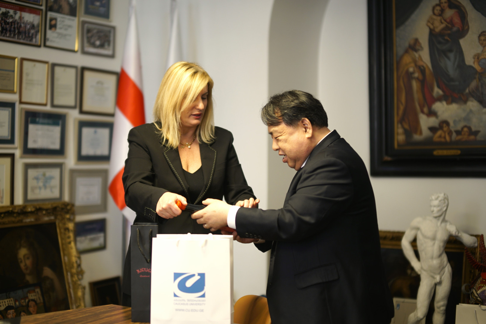 კავკასიის უნივერსიტეტის ვიც-პრეზიდენტმა კორეის რესპუბლიკის ელჩს უმასპინძლა
