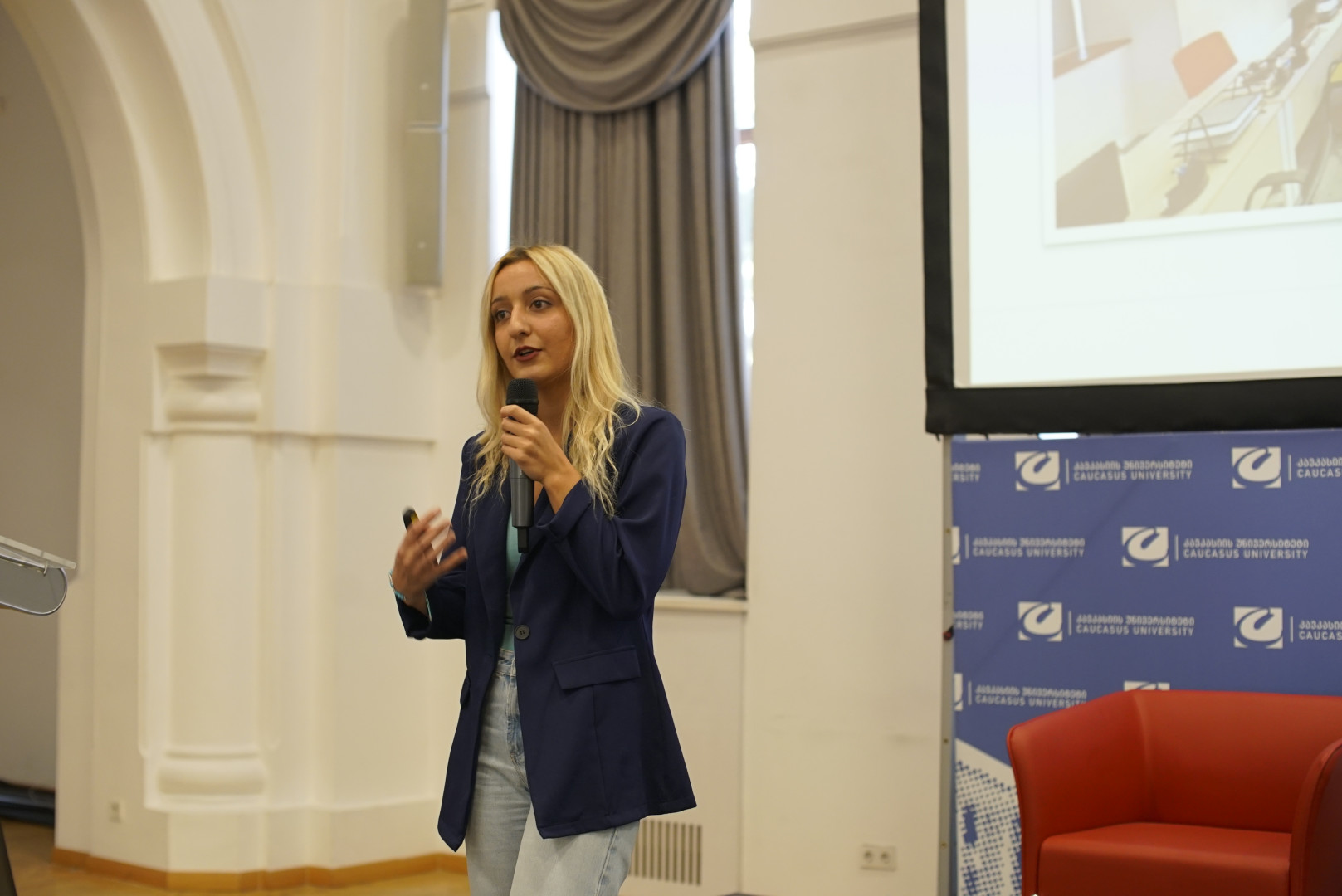 კავკასიის უნივერსიტეტში საერთაშორისო სტუდენტებისათვის საორიენტაციო შეხვედრები დაიწყო