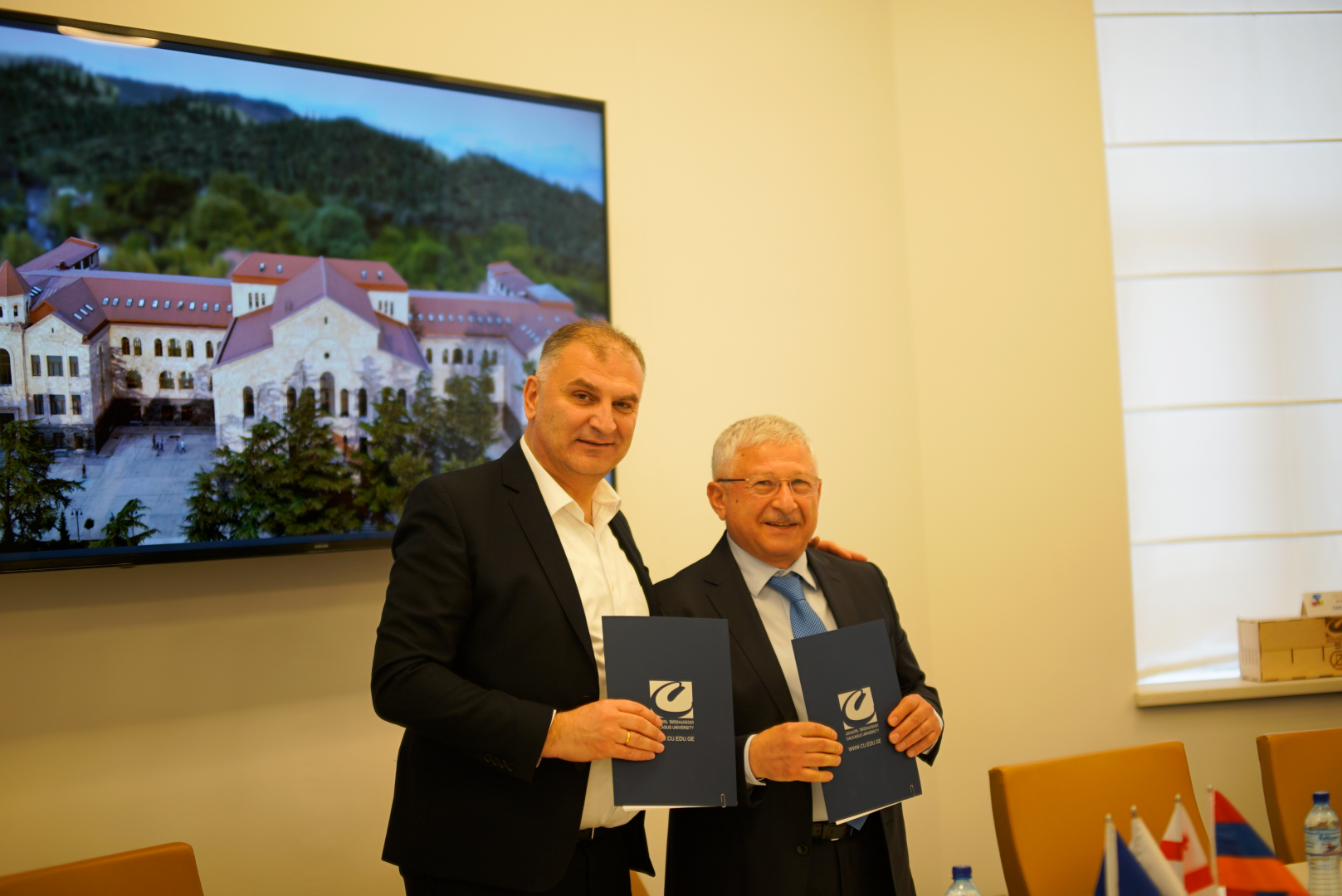 კავკასიის უნივერსიტეტმა სამუშაო ვიზიტით სომხეთის დელეგაციას უმასპინძლა